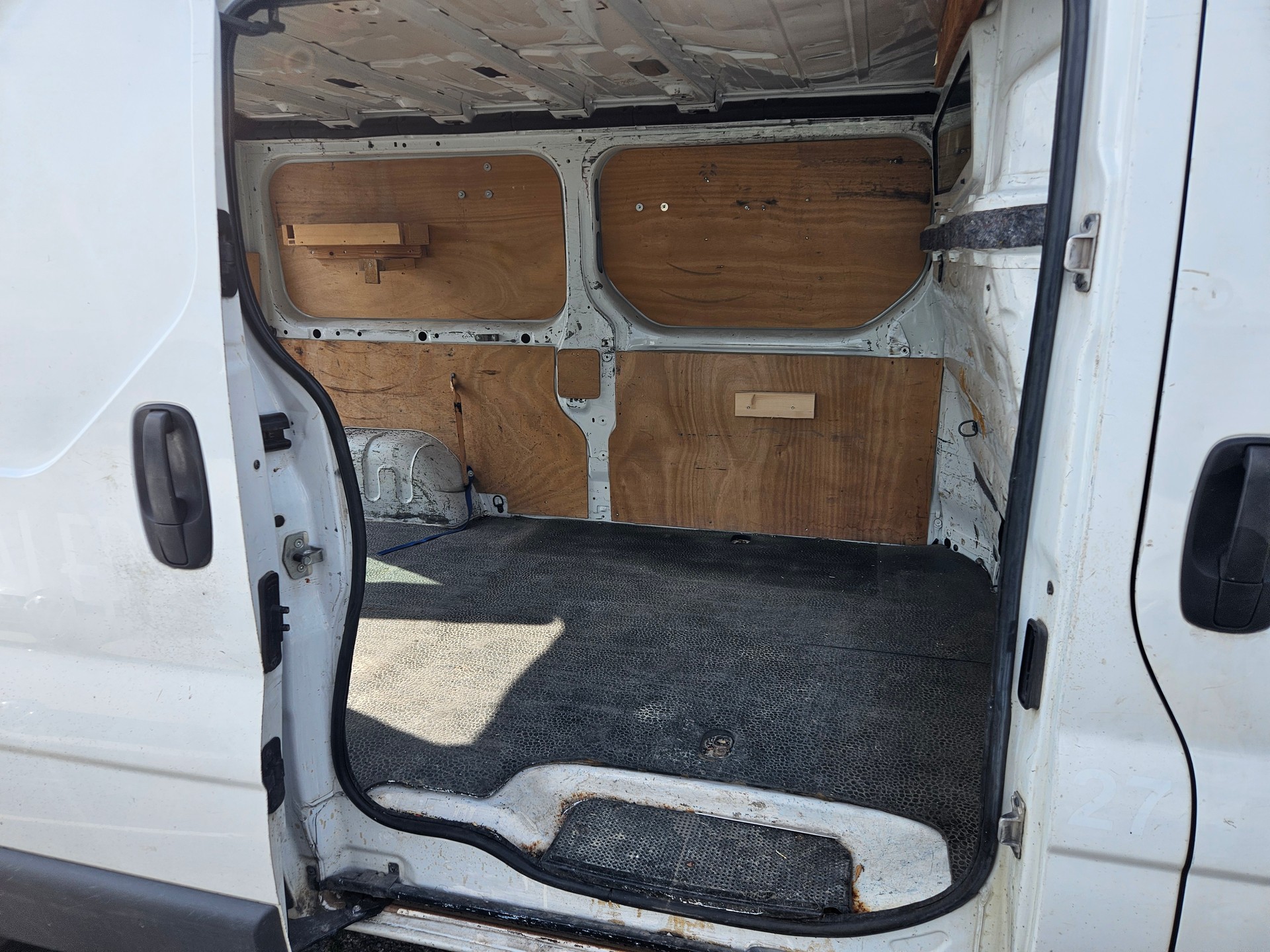 RENAULT Trafic 2.5 dCi 2.9t L2H1-image-13