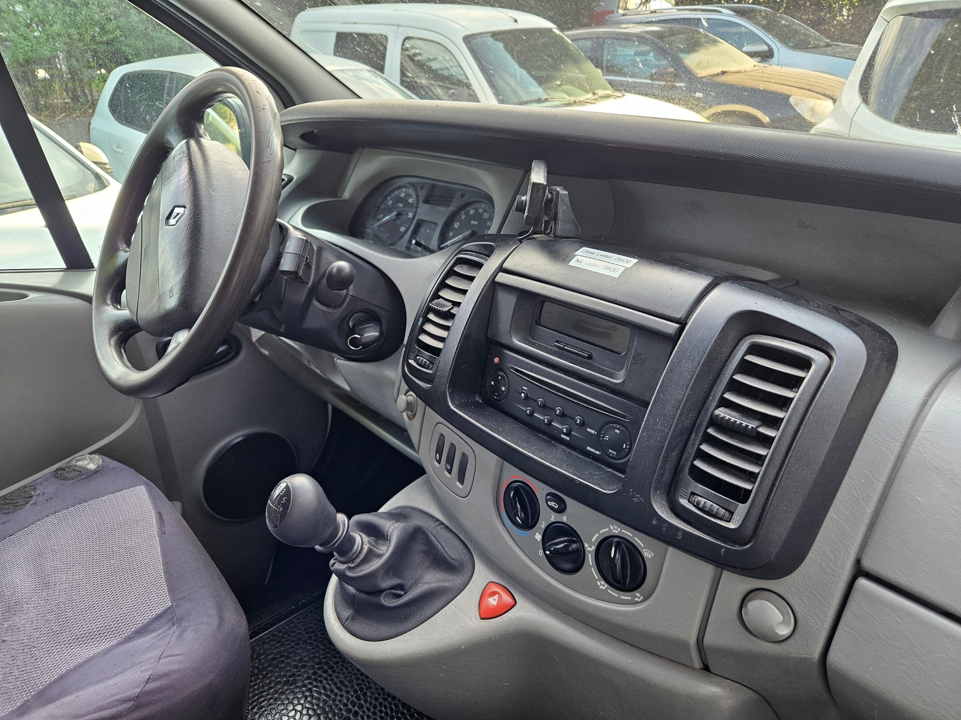 RENAULT Trafic 2.5 dCi 2.9t L2H1-image-10