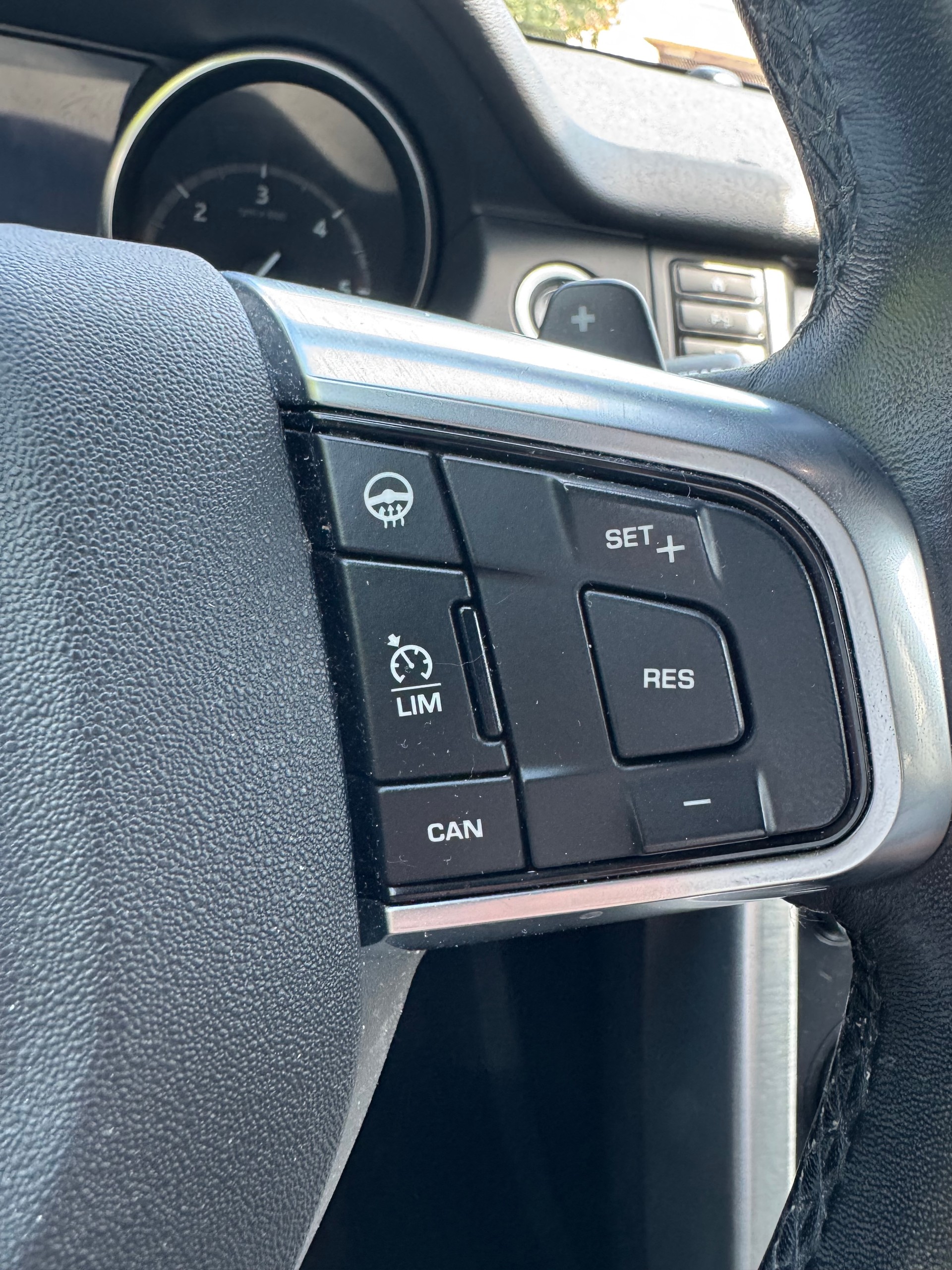 LAND ROVER Discovery Sport 2.0 TD4 Pure AT9-image-12