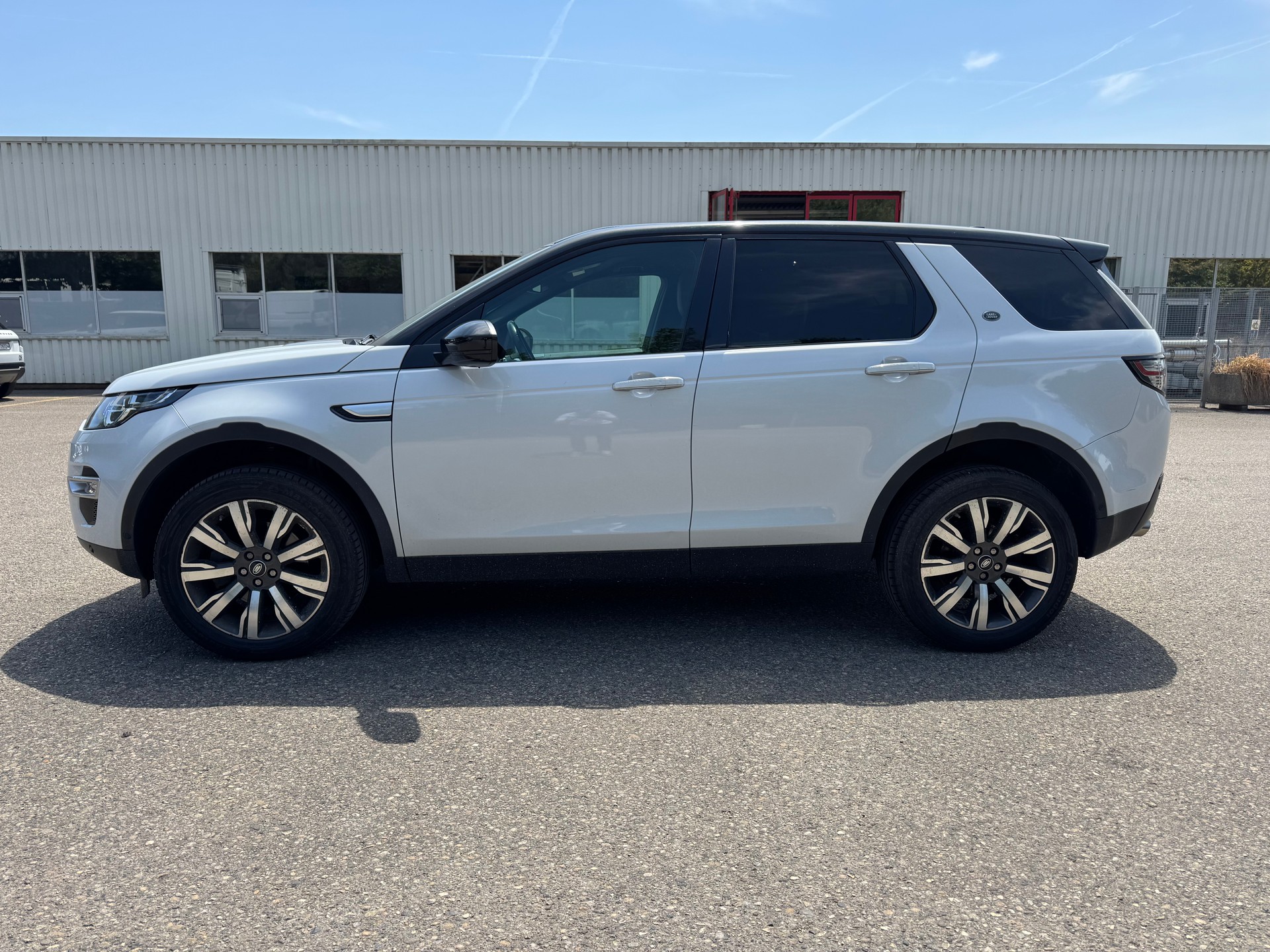 LAND ROVER Discovery Sport 2.0 TD4 Pure AT9-image-2