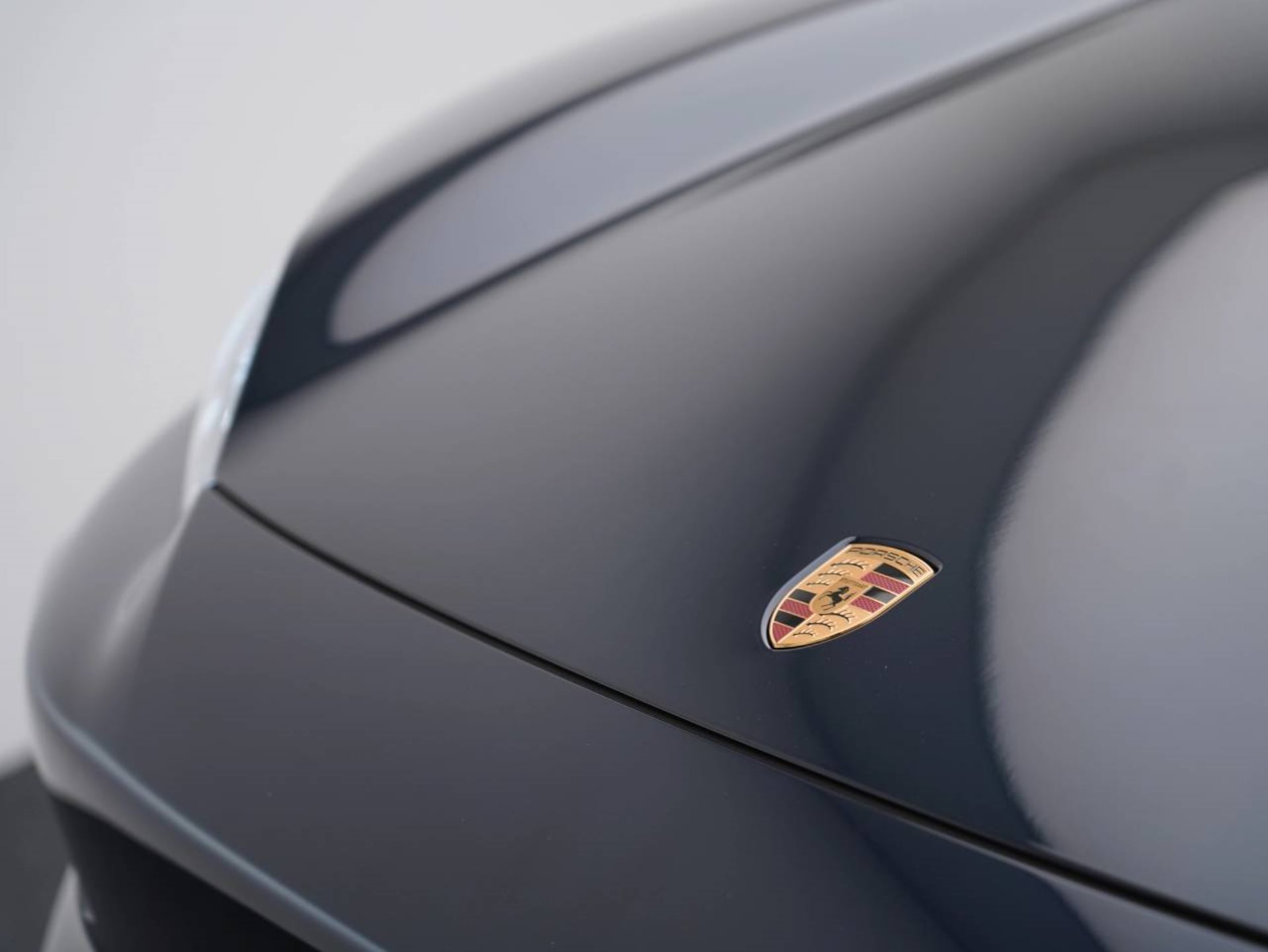 PORSCHE Cayenne Electric-image-11