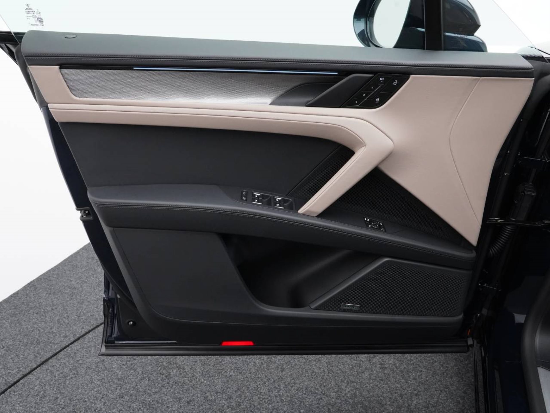 PORSCHE Cayenne Electric-image-20