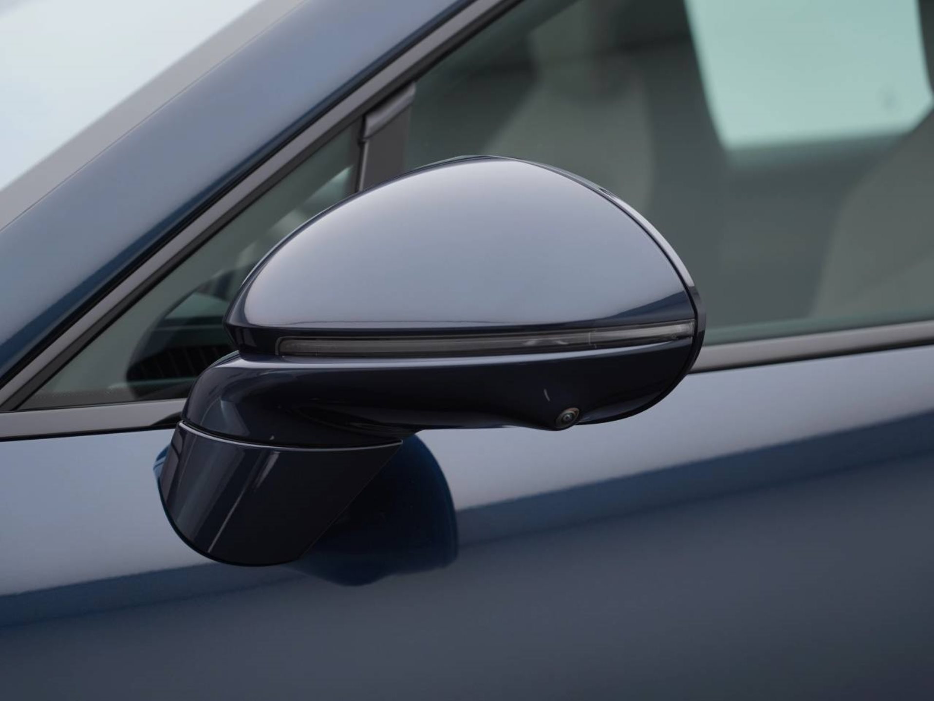PORSCHE Cayenne Electric-image-12