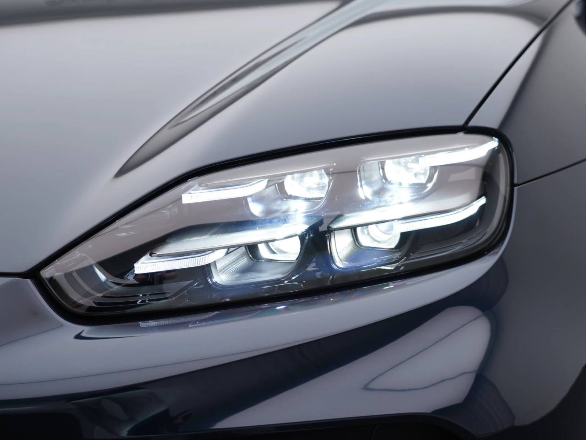 PORSCHE Cayenne Electric-image-13