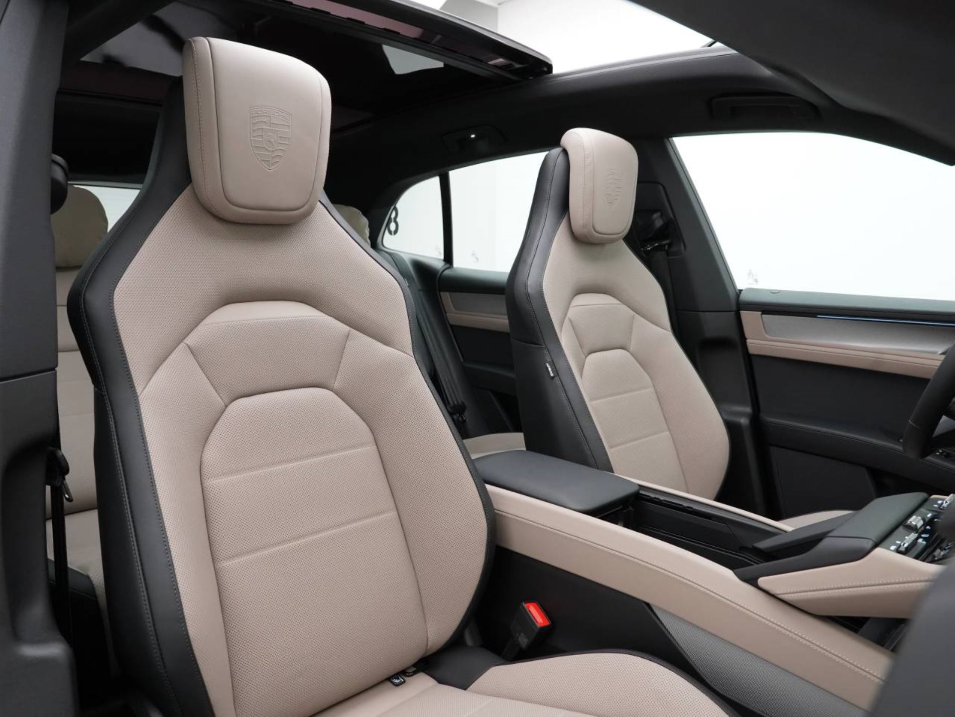 PORSCHE Cayenne Electric-image-26