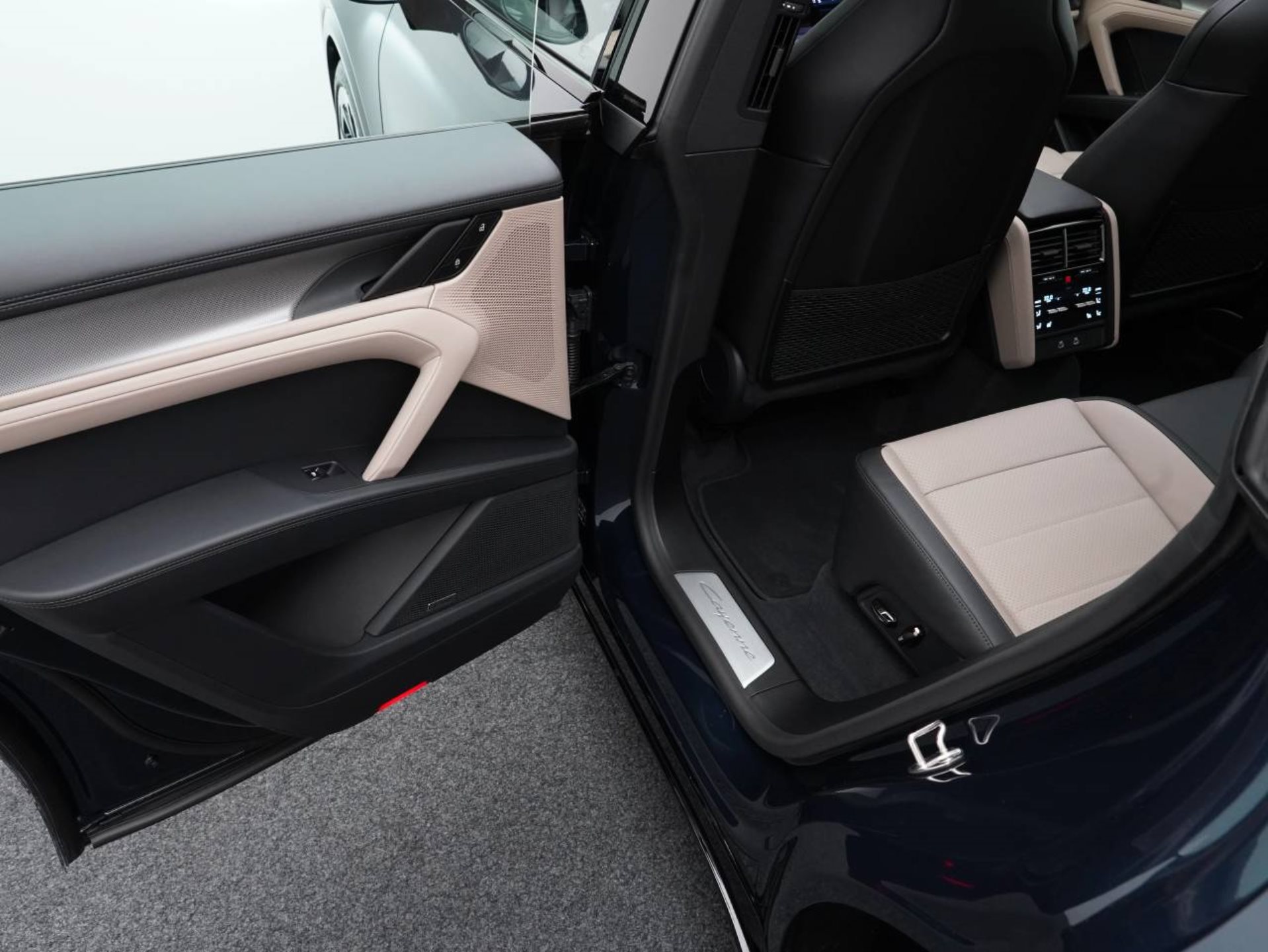 PORSCHE Cayenne Electric-image-27