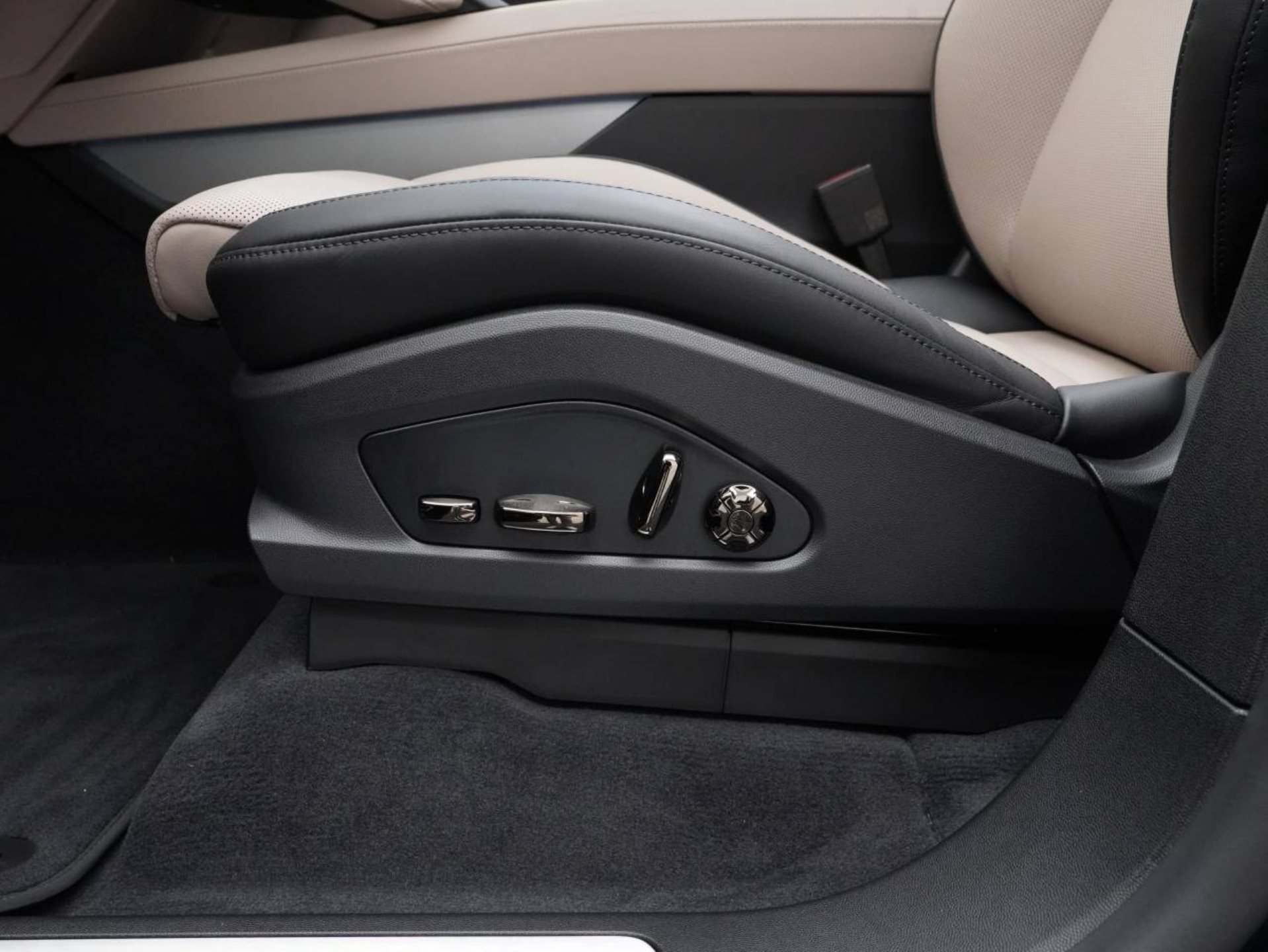 PORSCHE Cayenne Electric-image-22
