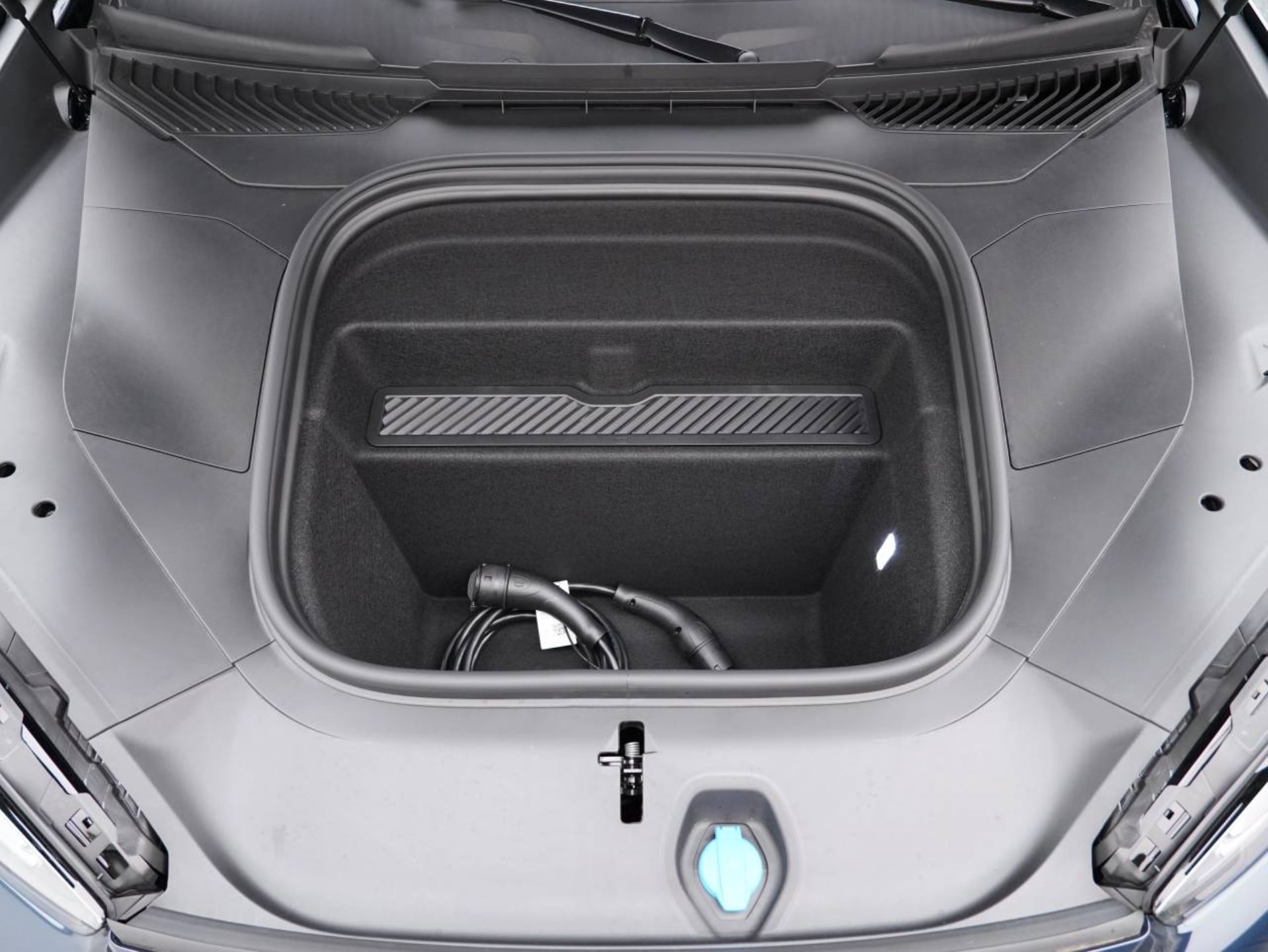 PORSCHE Cayenne Electric-image-31