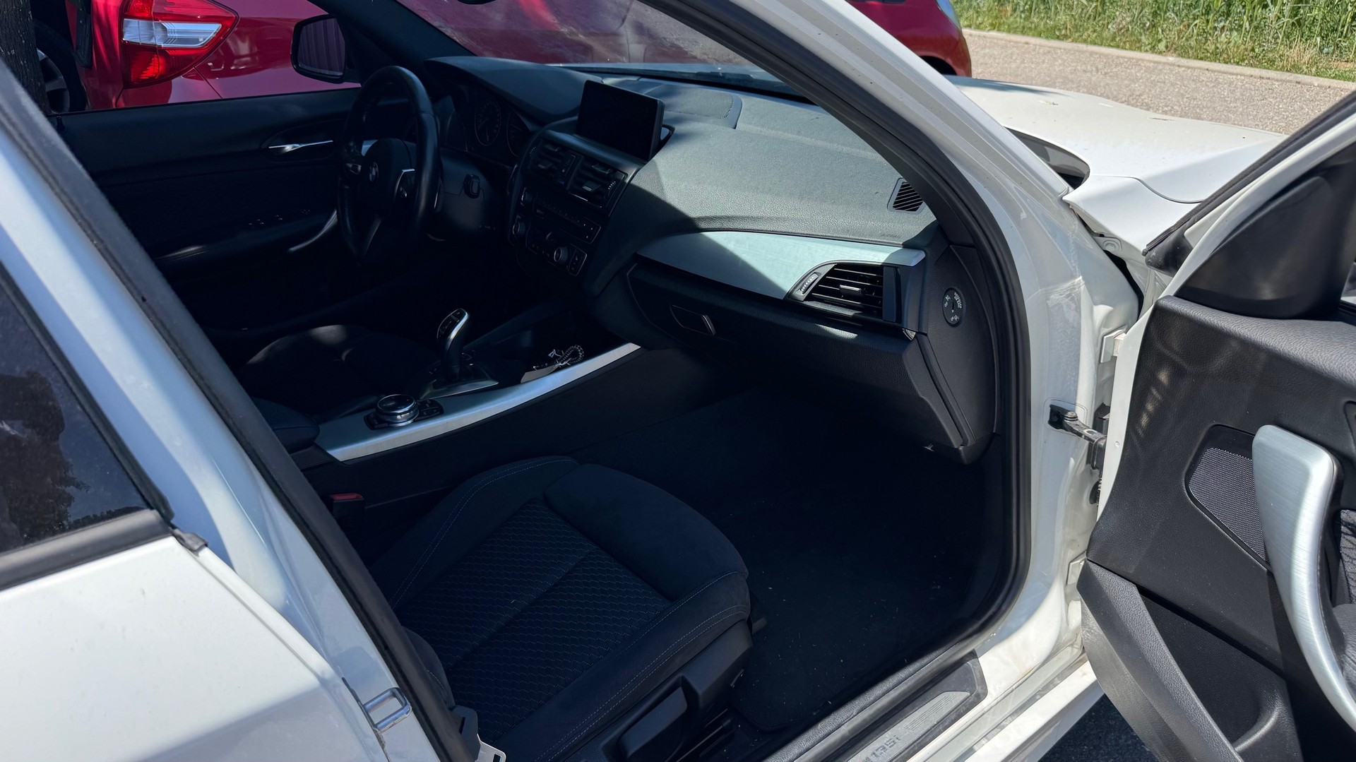BMW M135i xDrive Steptronic-image-11