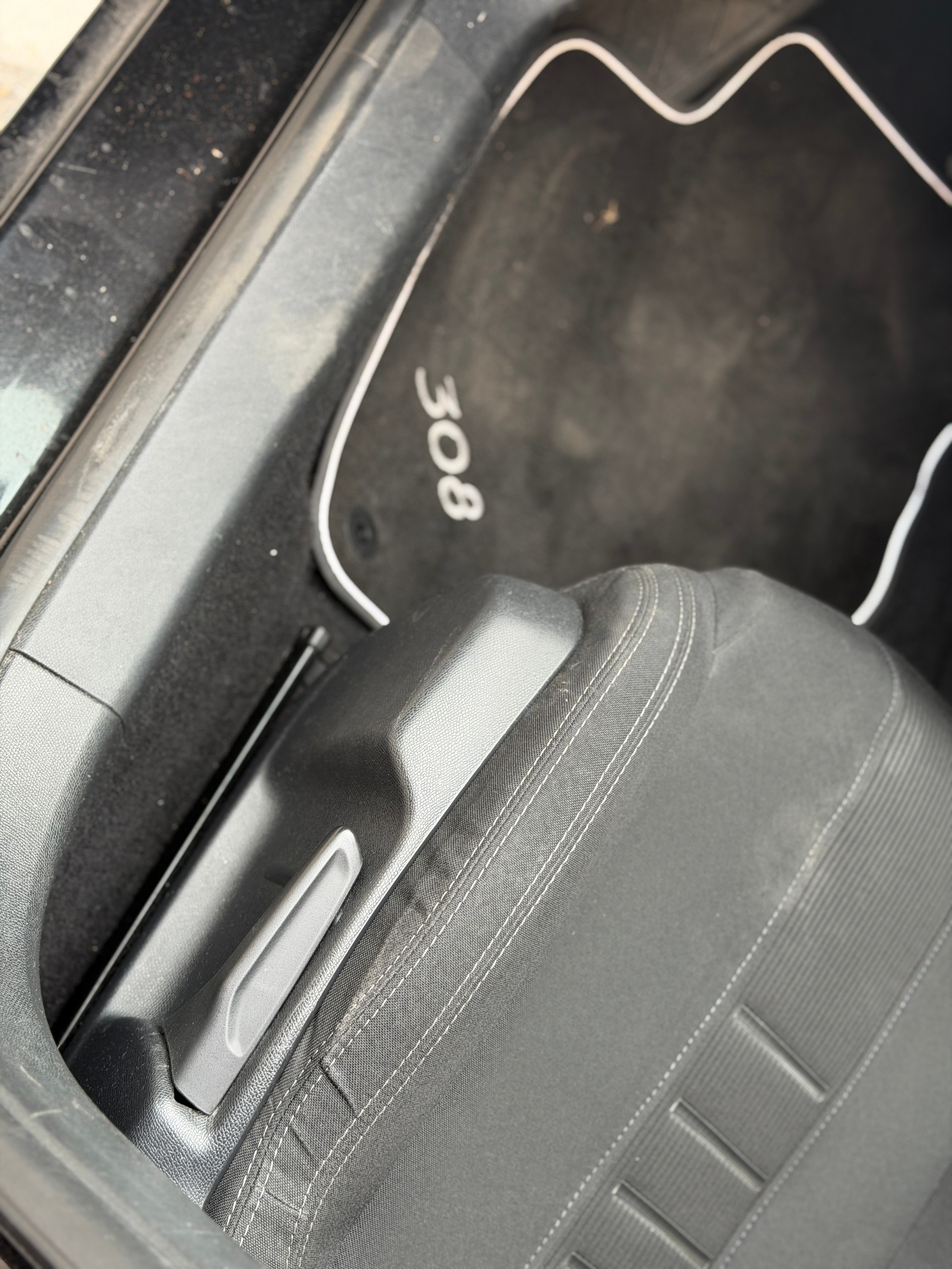 PEUGEOT 308 2.0 BlueHDI Active Automatic-image-28