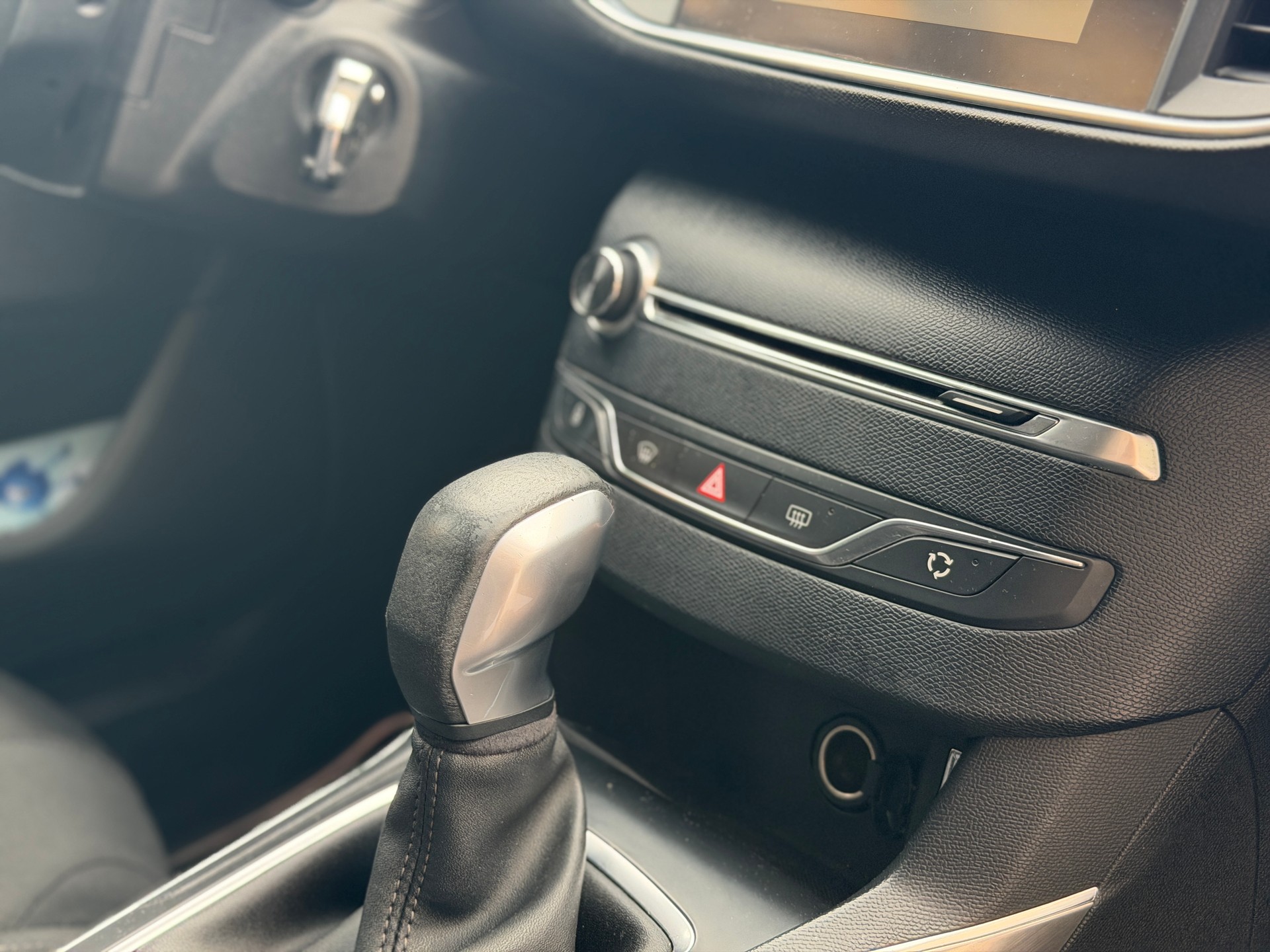 PEUGEOT 308 2.0 BlueHDI Active Automatic-image-26