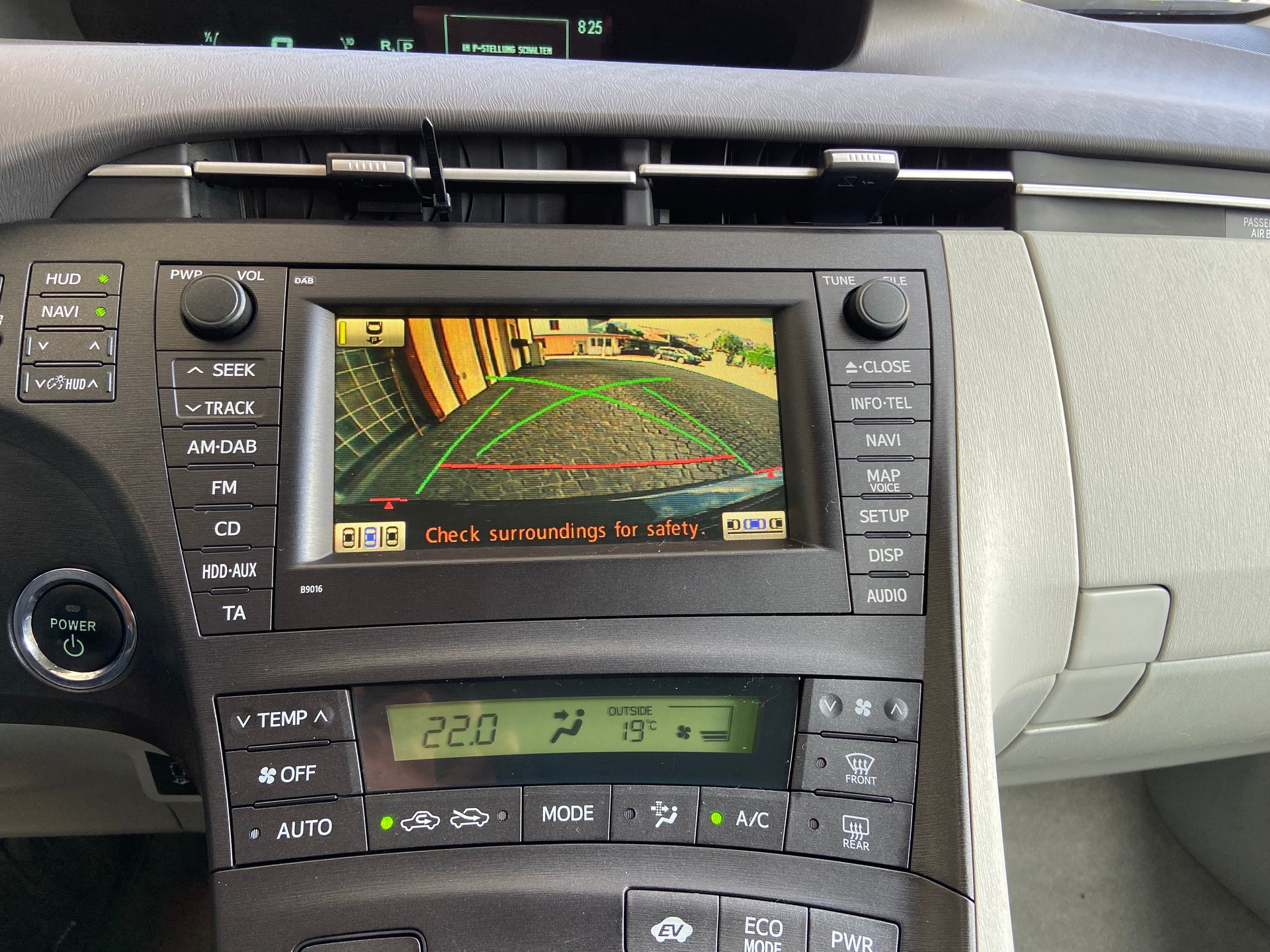 TOYOTA Prius 1.8 16V HSD Sol-image-8
