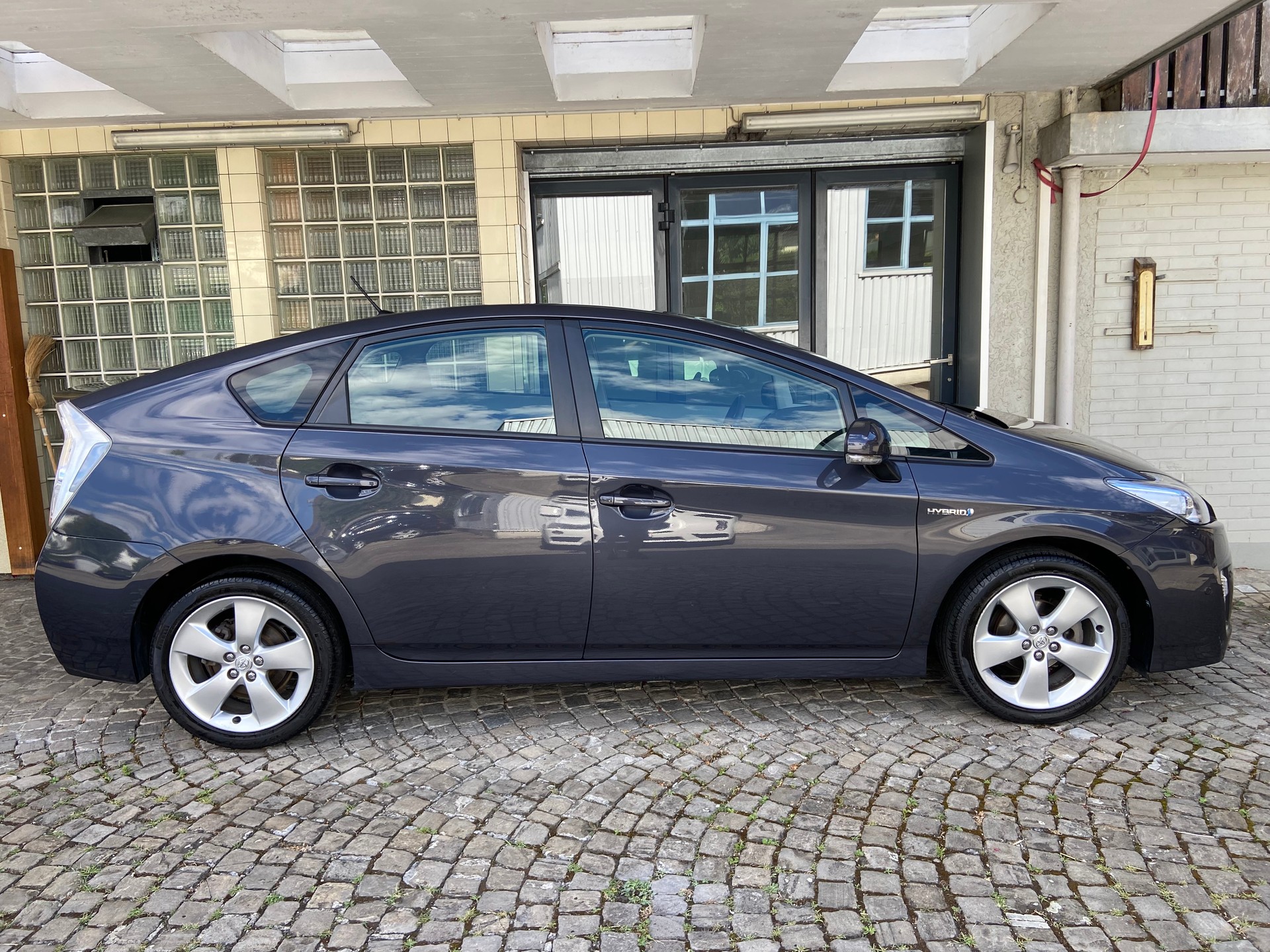 TOYOTA Prius 1.8 16V HSD Sol-image-5