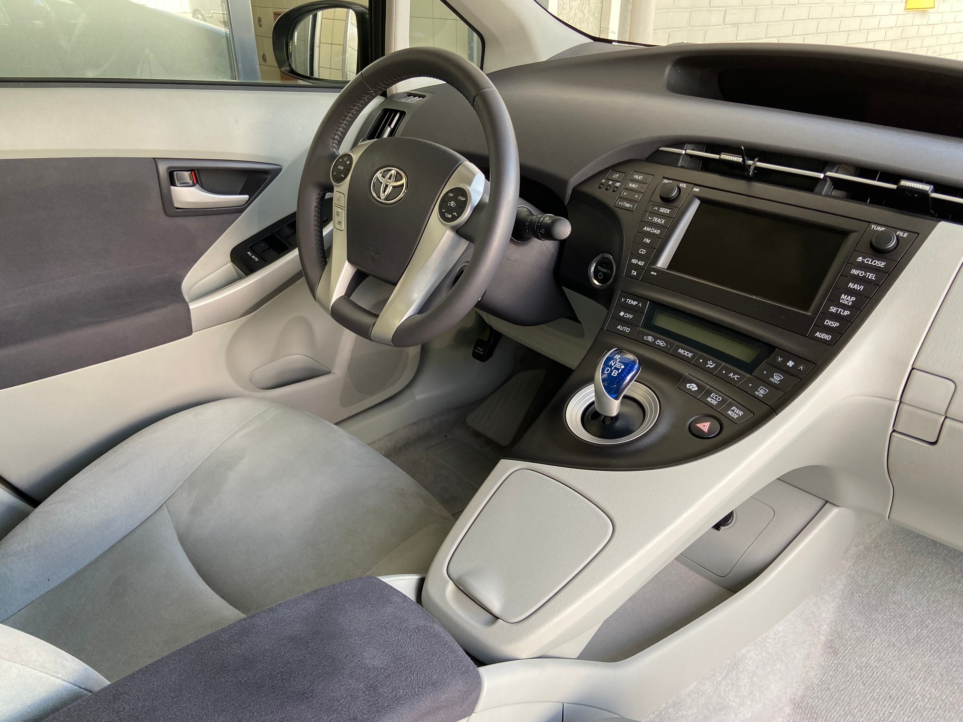 TOYOTA Prius 1.8 16V HSD Sol-image-9