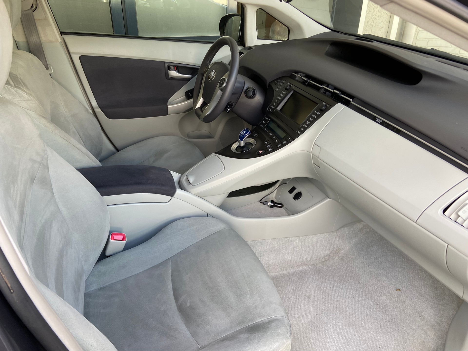 TOYOTA Prius 1.8 16V HSD Sol-image-12