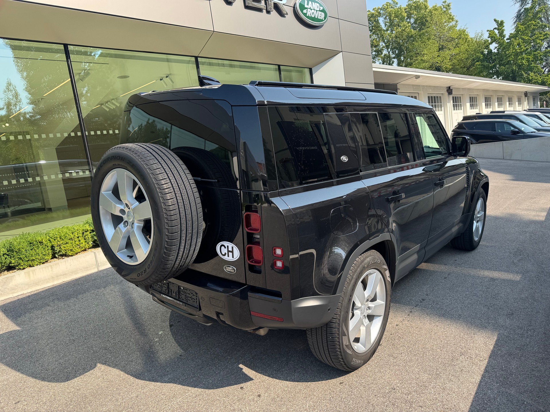 LAND ROVER Defender 110 3.0 I6 HSE-image-2