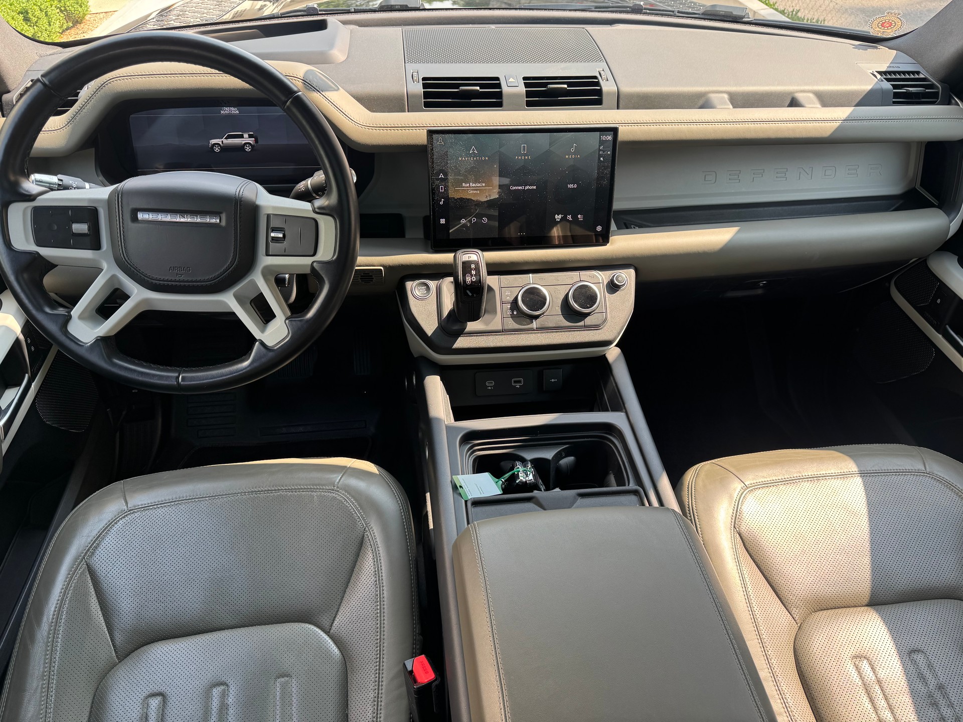 LAND ROVER Defender 110 3.0 I6 HSE-image-6