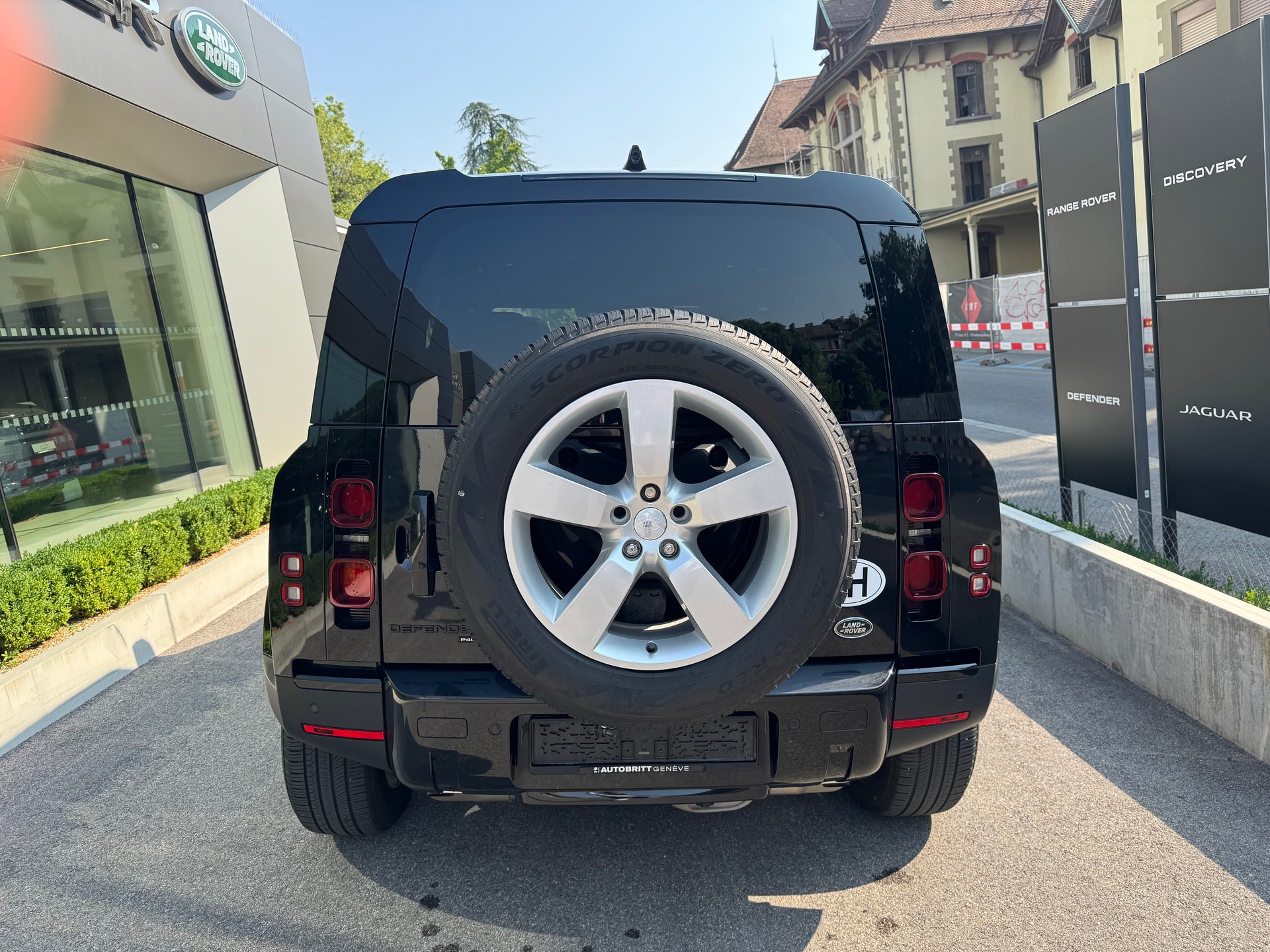 LAND ROVER Defender 110 3.0 I6 HSE-image-5