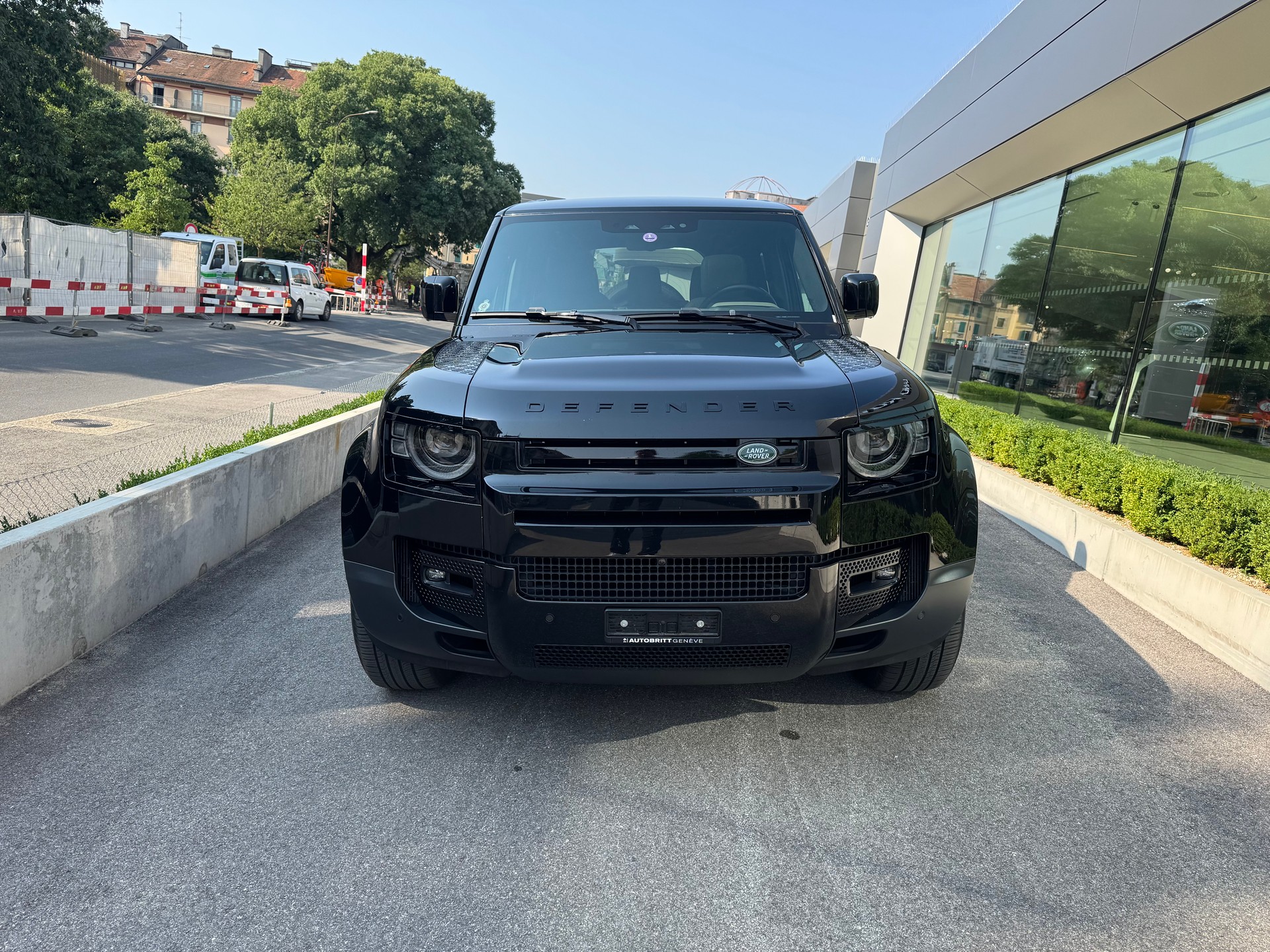 LAND ROVER Defender 110 3.0 I6 HSE-image-4