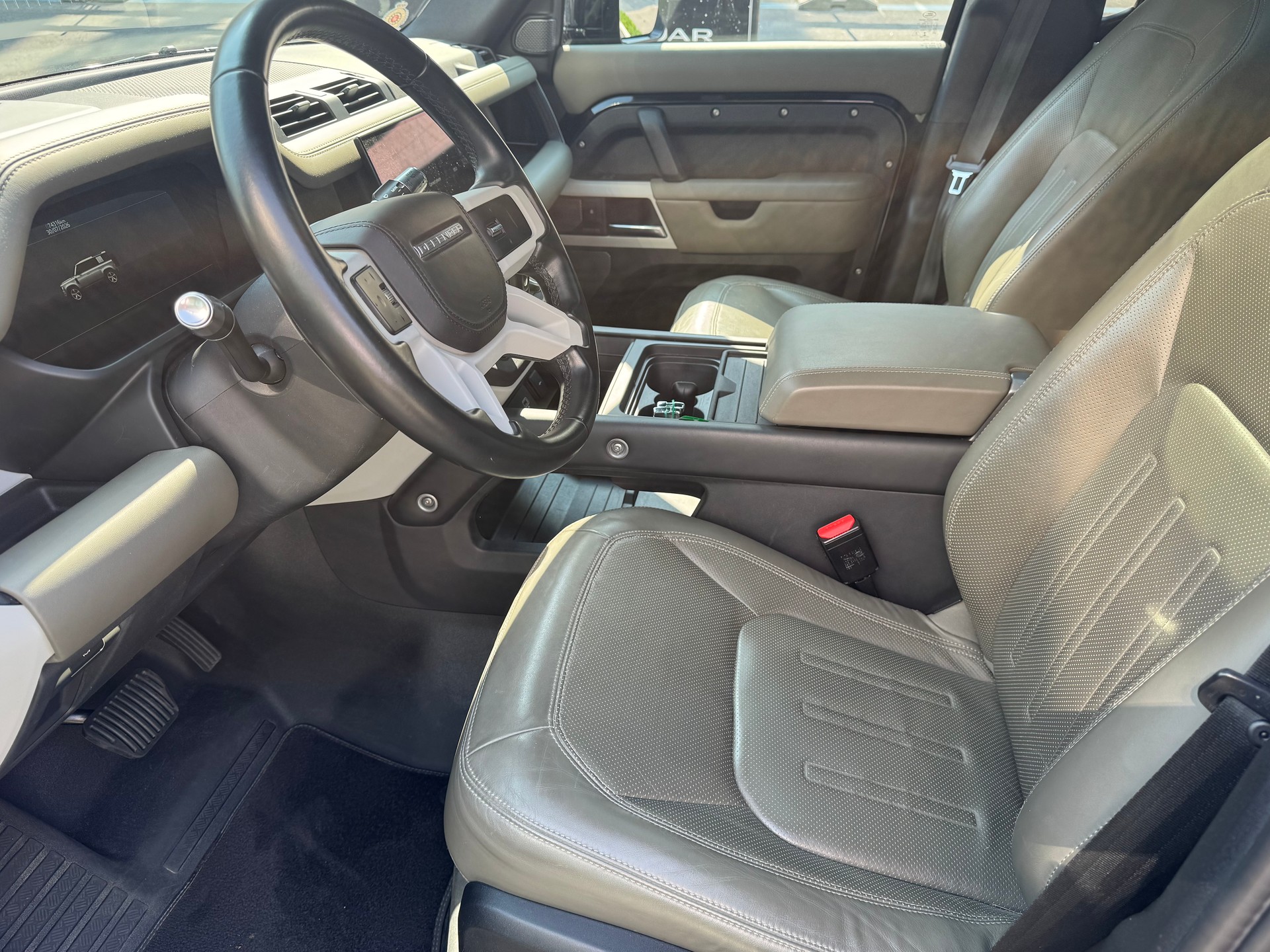 LAND ROVER Defender 110 3.0 I6 HSE-image-7