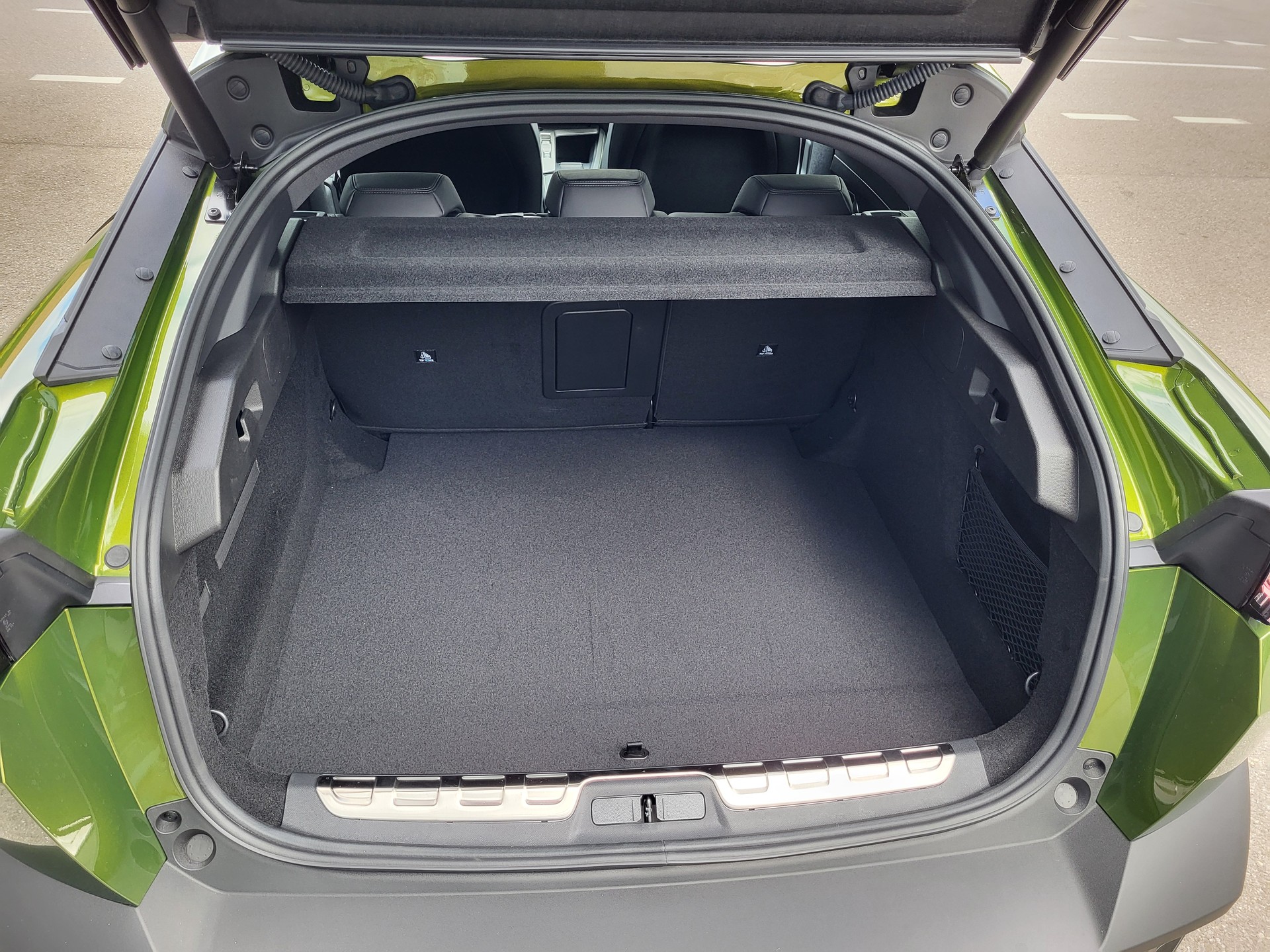 PEUGEOT 408 1.2 Hybrid 145 GT Exclusive-image-8