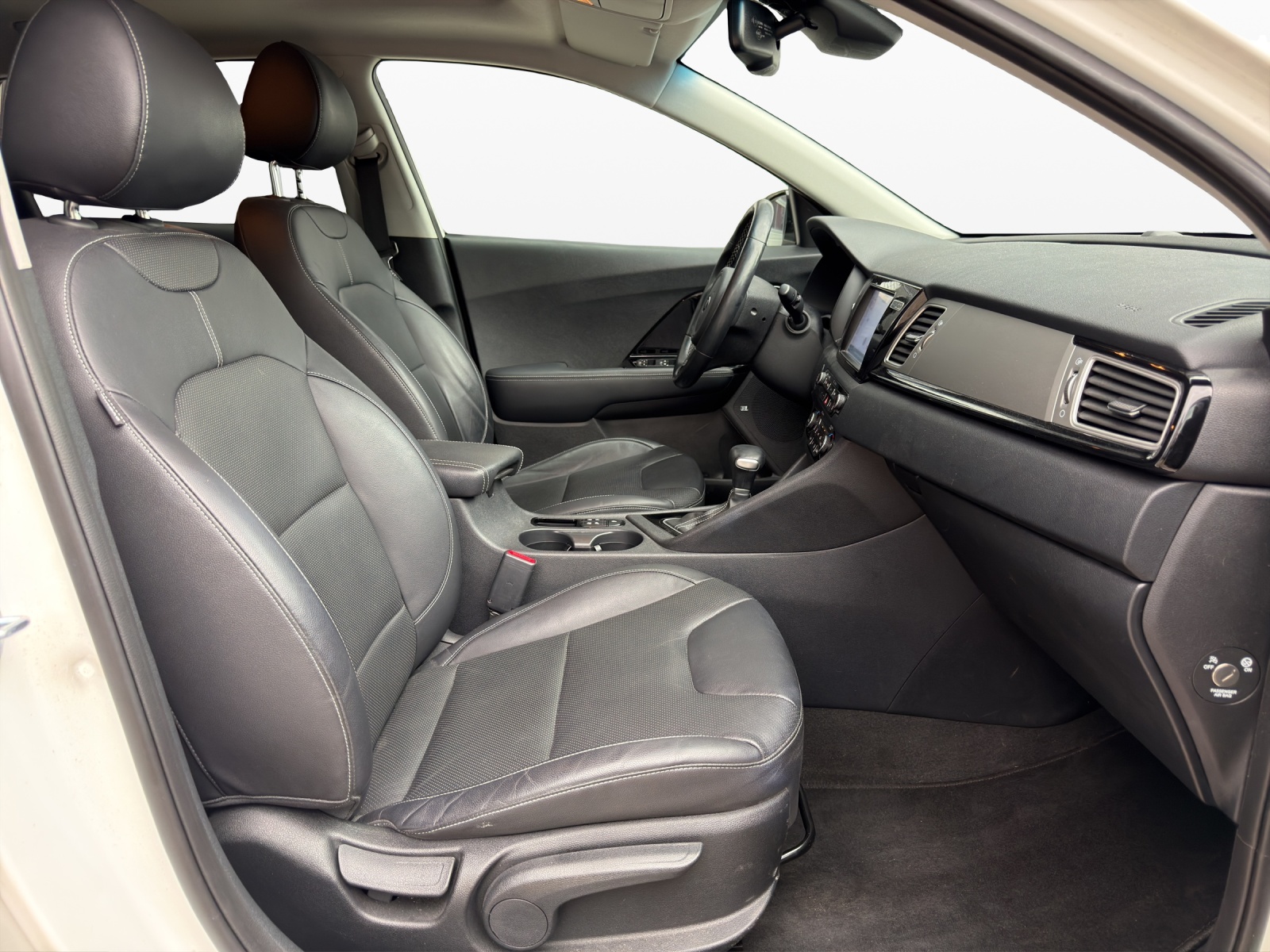 KIA Niro 1.6GDi Hybrid Style DCT-image-14