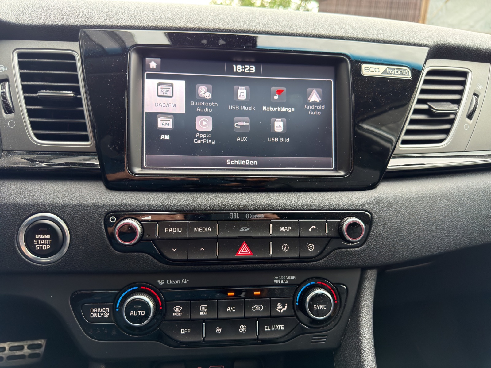 KIA Niro 1.6GDi Hybrid Style DCT-image-24