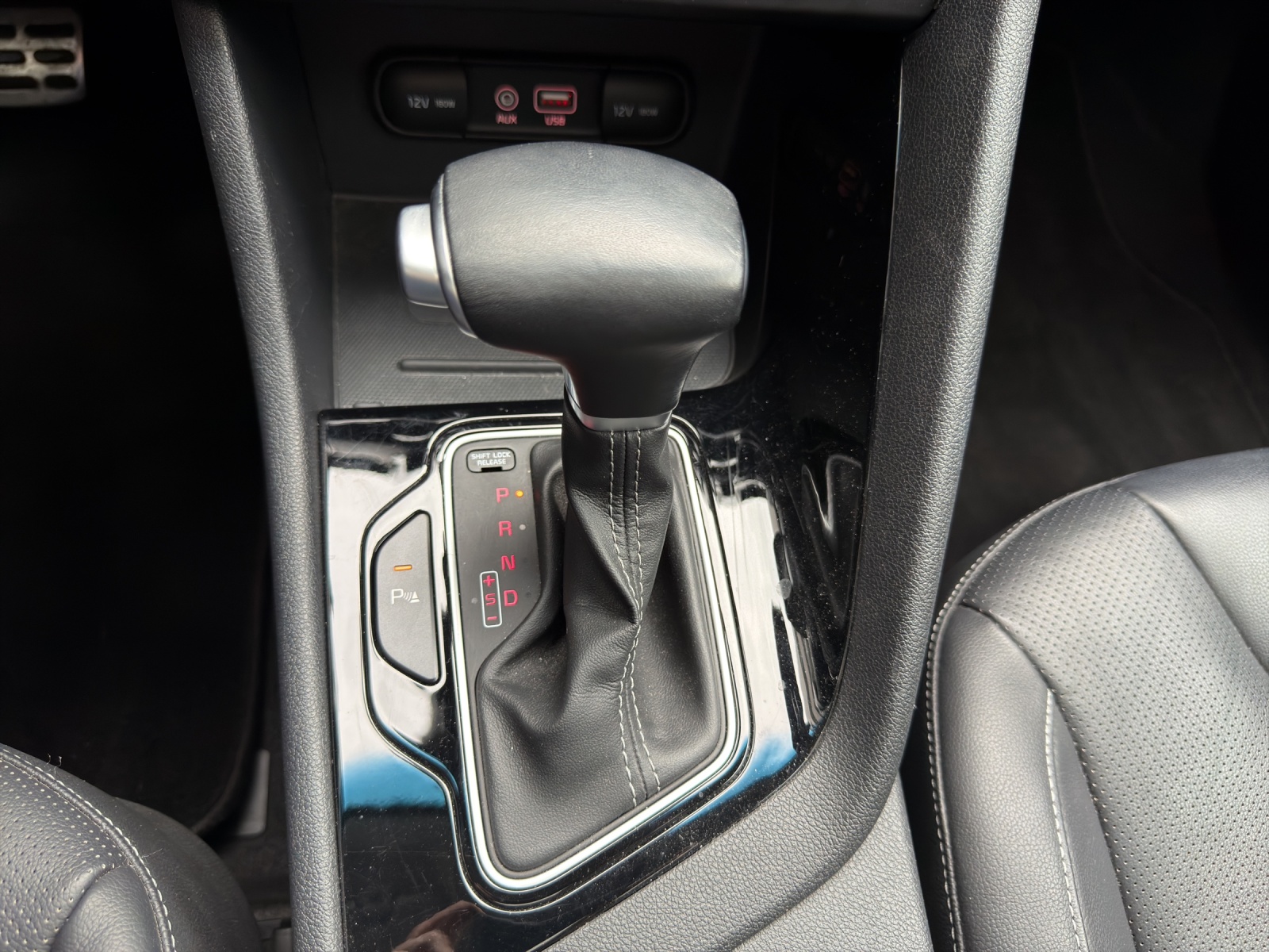 KIA Niro 1.6GDi Hybrid Style DCT-image-23