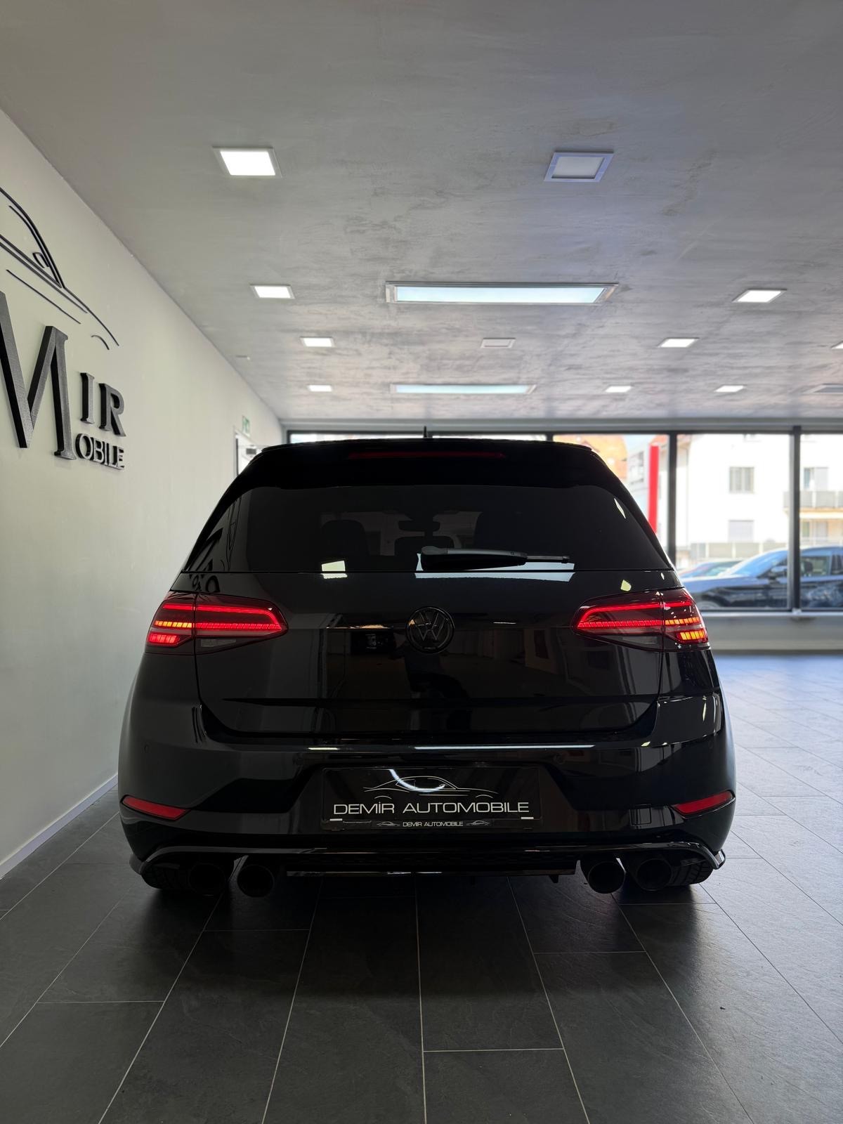 VW Golf 2.0 TSI R 4Motion DSG *Akrapovic / Panorama / Performance Paket / DynAudio / Rückfahrkamera*-image-4