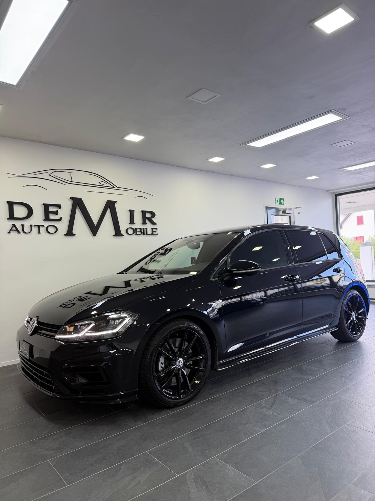 VW Golf 2.0 TSI R 4Motion DSG *Akrapovic / Panorama / Performance Paket / DynAudio / Rückfahrkamera*