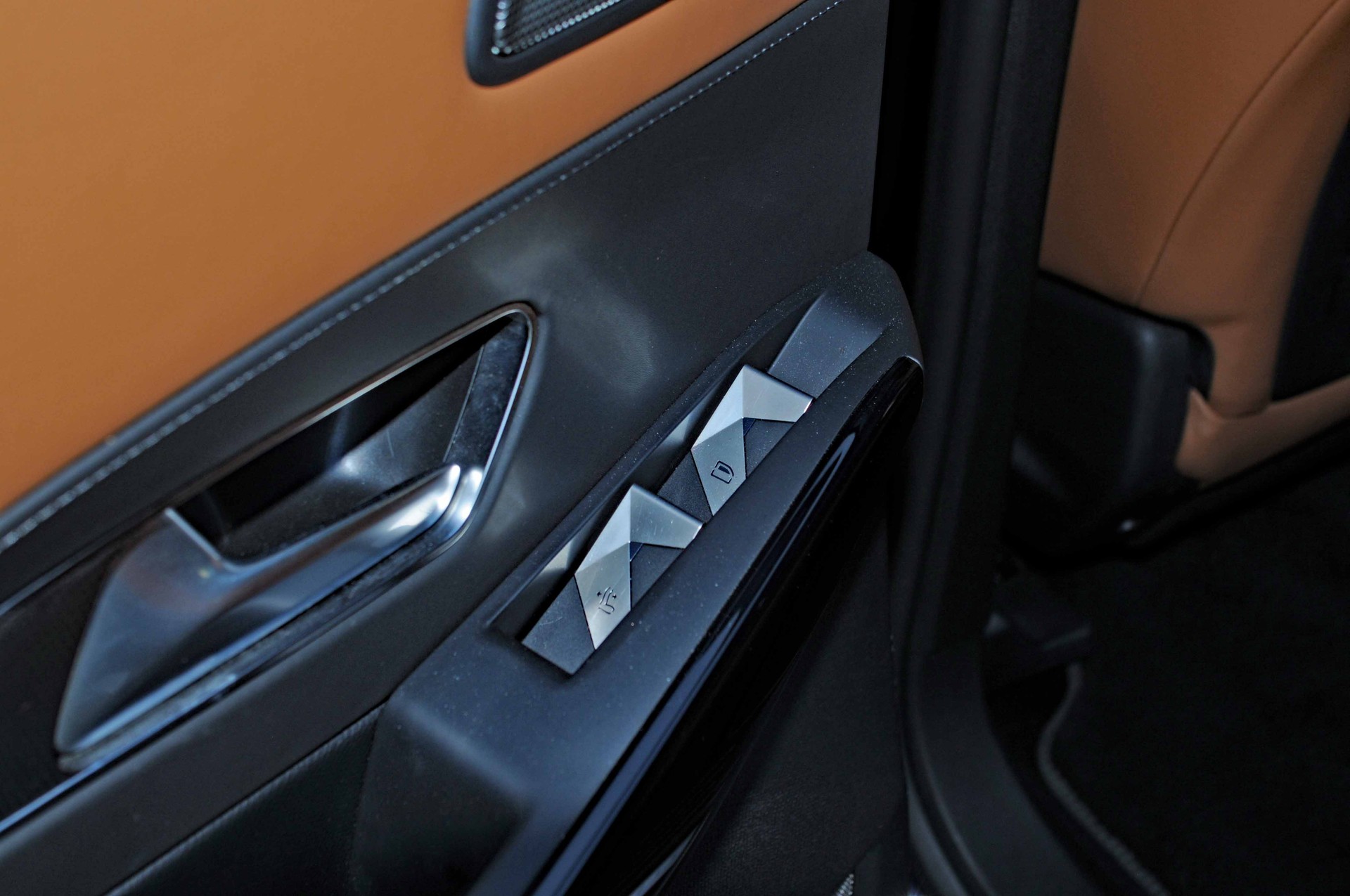 DS AUTOMOBILES DS 7 Crossback E-Tense 300 OPERA-image-24
