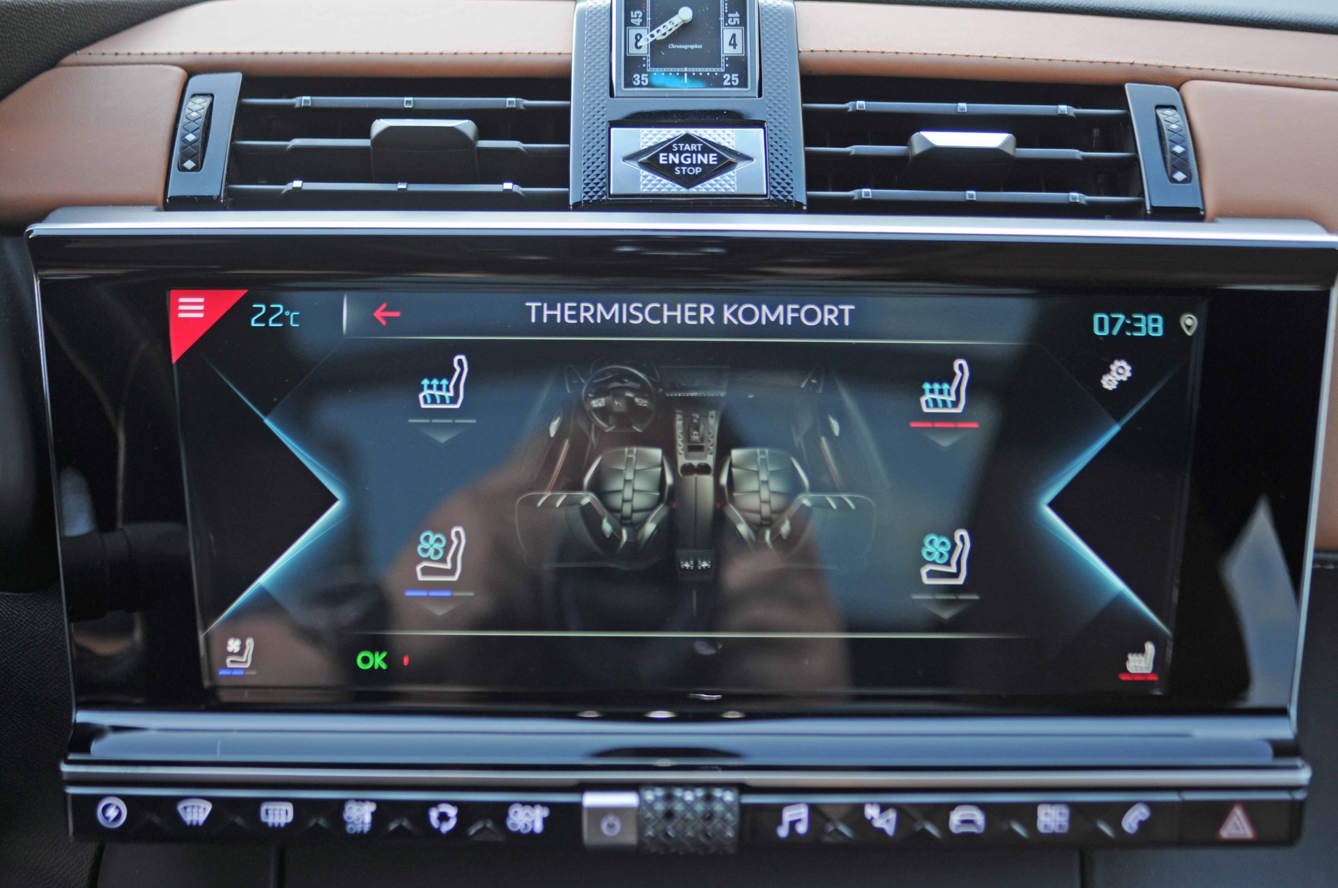 DS AUTOMOBILES DS 7 Crossback E-Tense 300 OPERA-image-12