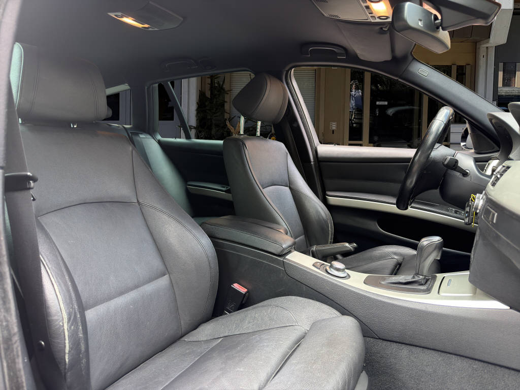 BMW 335i xDrive Touring-image-16