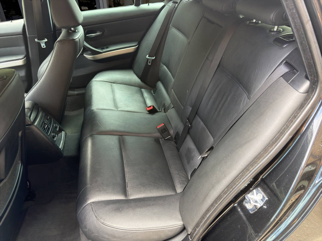 BMW 335i xDrive Touring-image-12