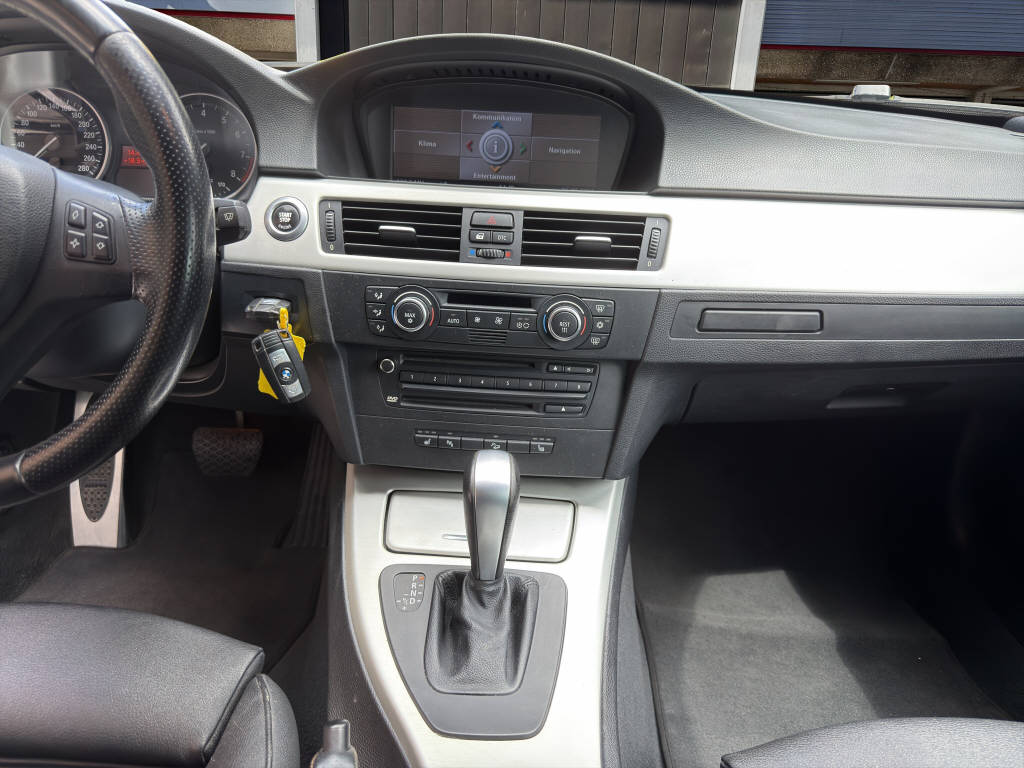 BMW 335i xDrive Touring-image-14