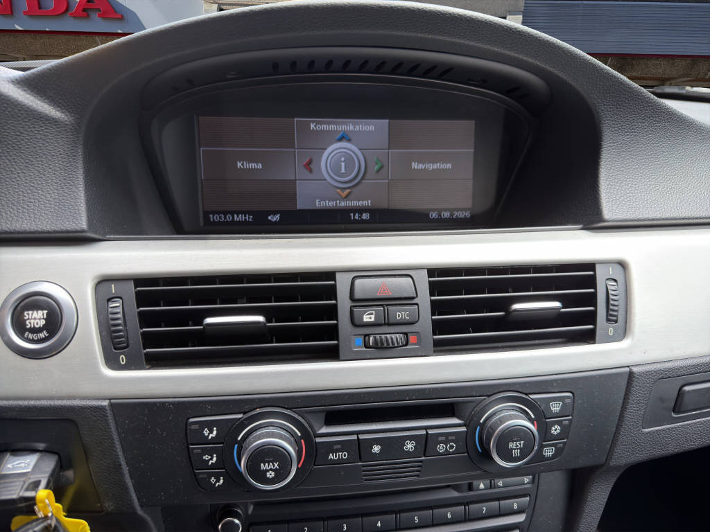 BMW 335i xDrive Touring-image-15