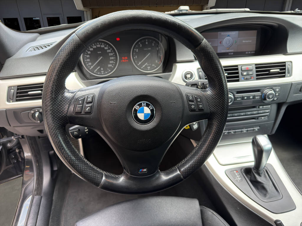 BMW 335i xDrive Touring-image-10