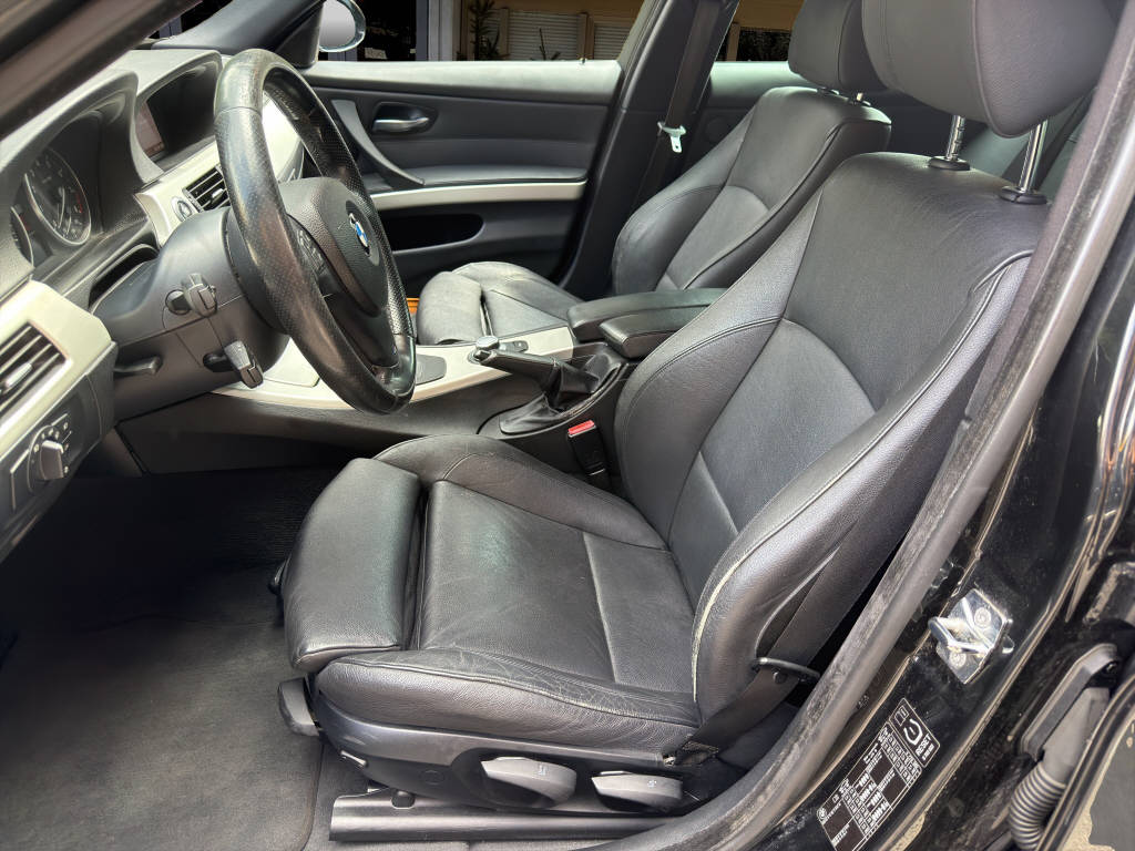BMW 335i xDrive Touring-image-9