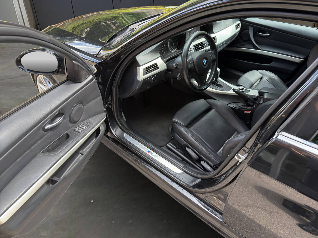 BMW 335i xDrive Touring-image-8
