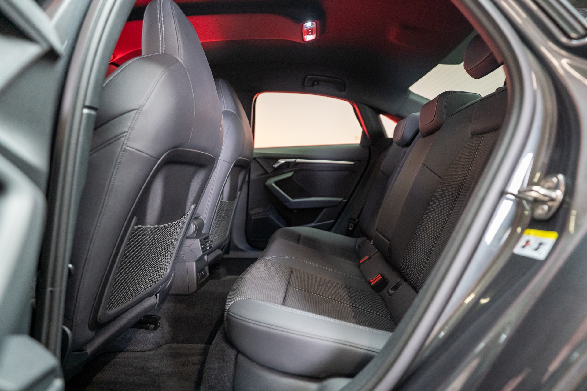 AUDI S3 Limousine 2.0 TFSI quattro S-Tronic / / Virtual Cockpit / Abstand-tempomat / Sitzheizung-image-12