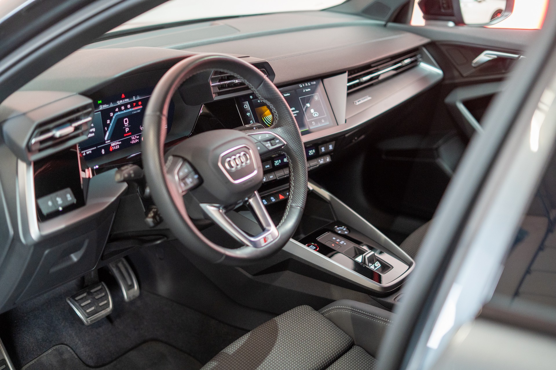 AUDI S3 Limousine 2.0 TFSI quattro S-Tronic / / Virtual Cockpit / Abstand-tempomat / Sitzheizung-image-11