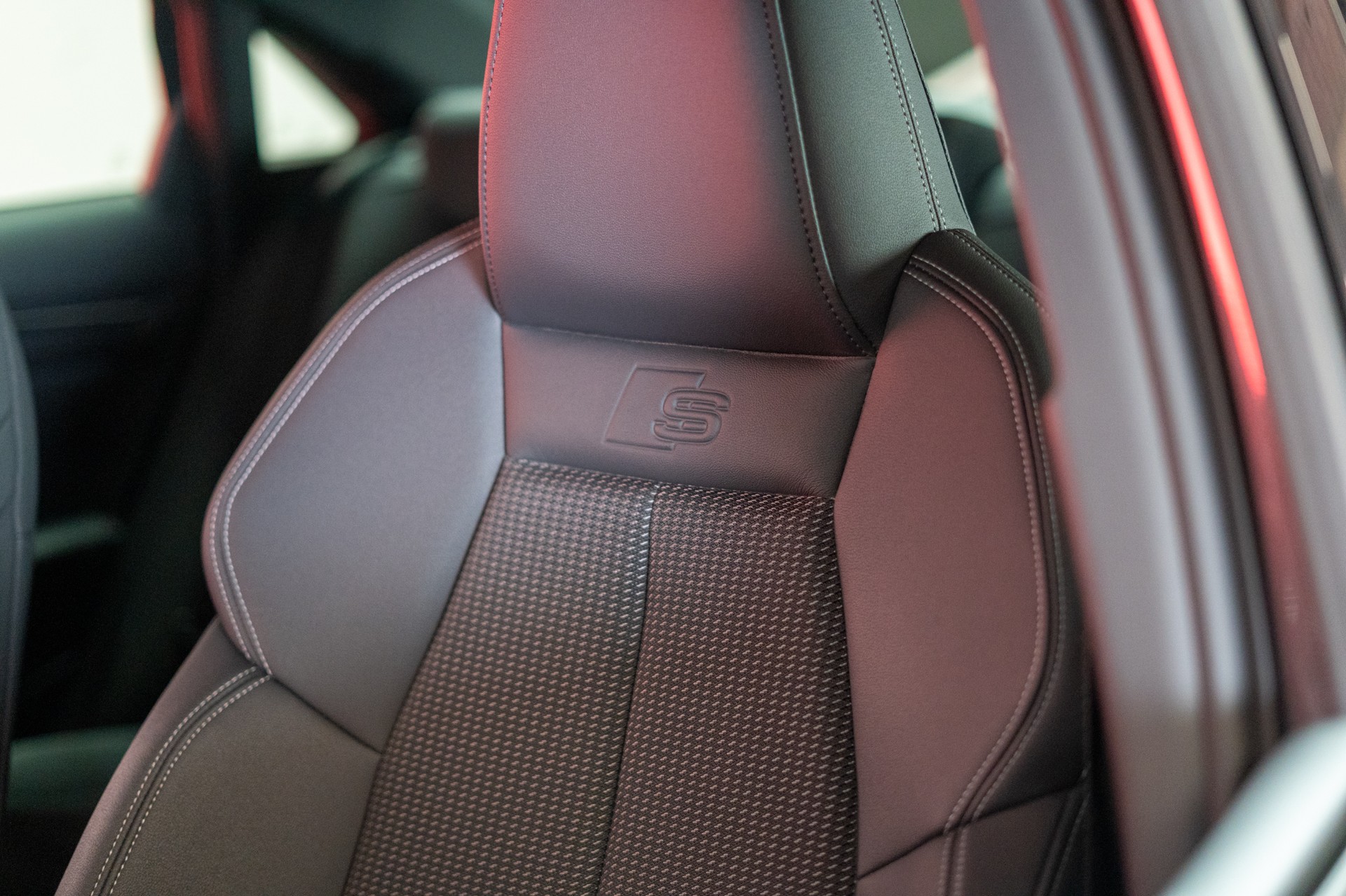 AUDI S3 Limousine 2.0 TFSI quattro S-Tronic / / Virtual Cockpit / Abstand-tempomat / Sitzheizung-image-9