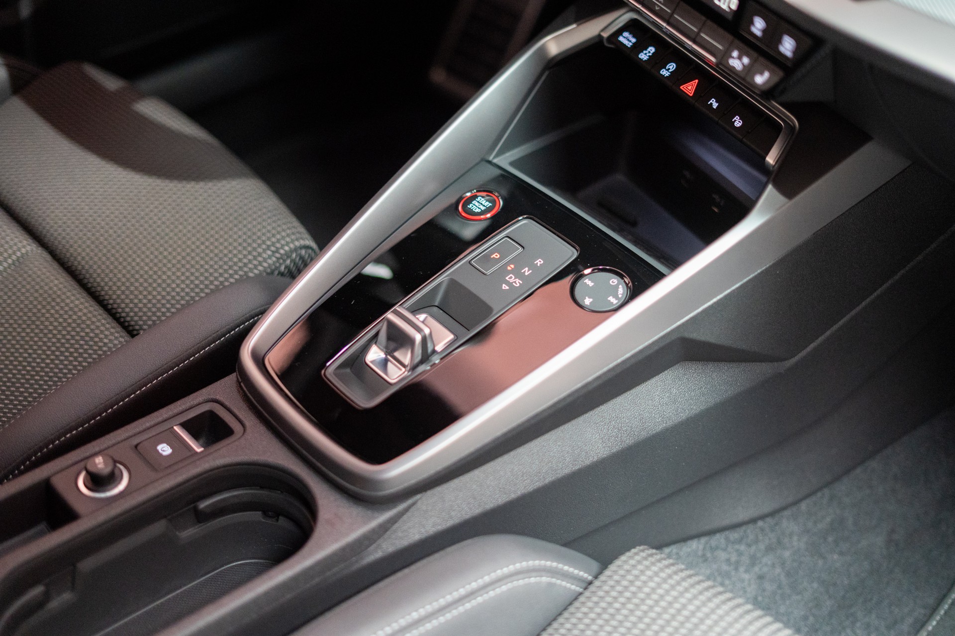 AUDI S3 Limousine 2.0 TFSI quattro S-Tronic / / Virtual Cockpit / Abstand-tempomat / Sitzheizung-image-17