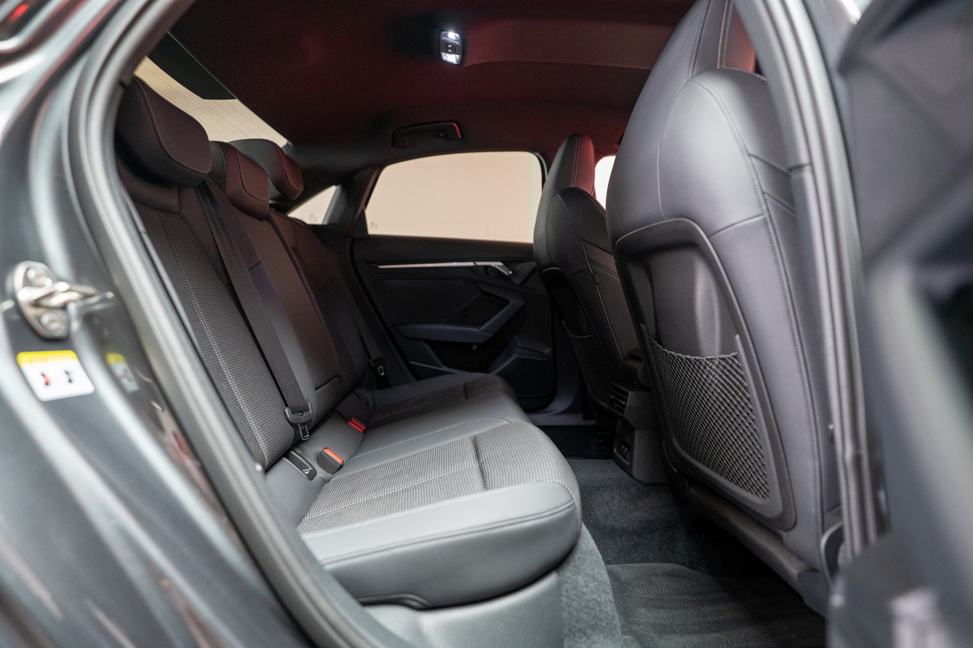 AUDI S3 Limousine 2.0 TFSI quattro S-Tronic / / Virtual Cockpit / Abstand-tempomat / Sitzheizung-image-13