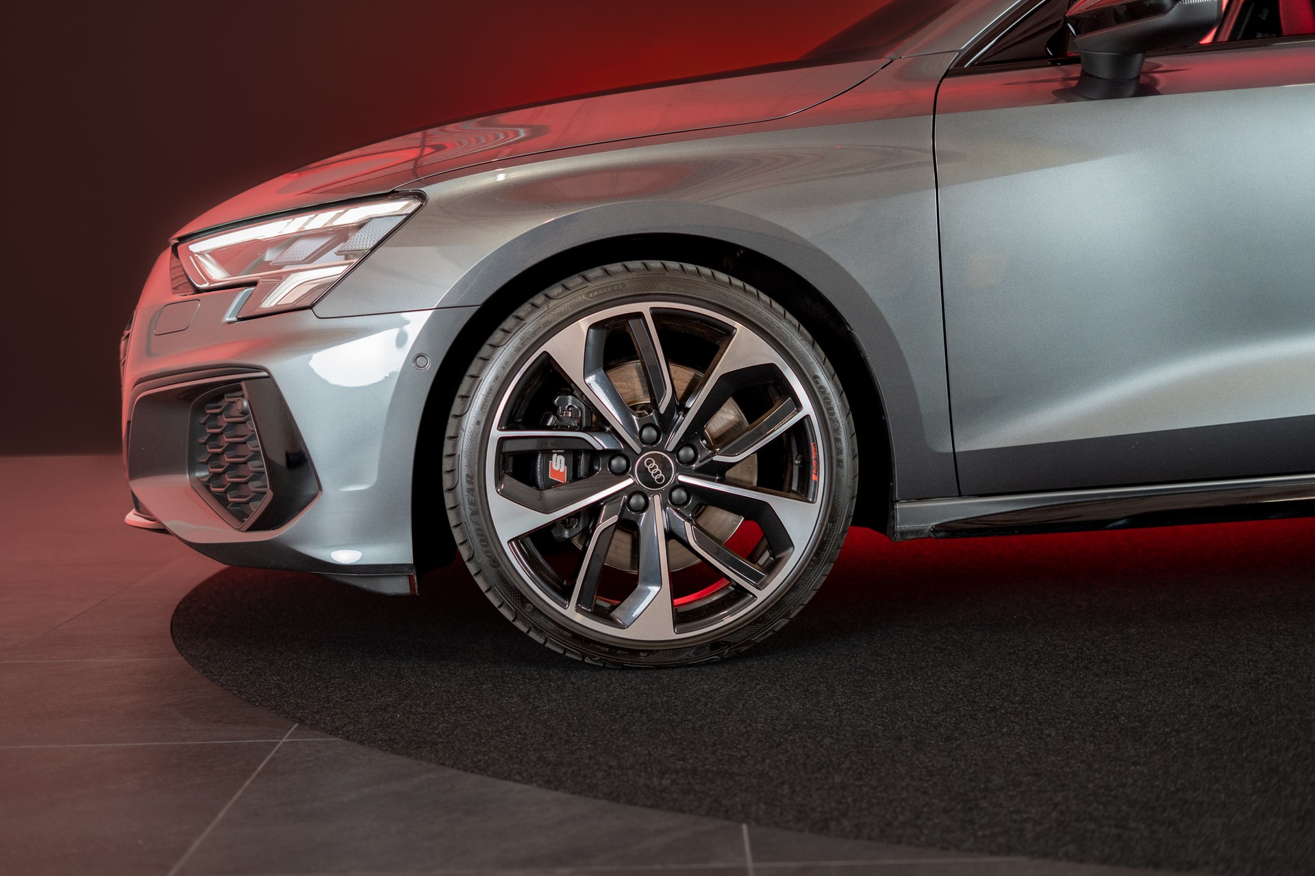 AUDI S3 Limousine 2.0 TFSI quattro S-Tronic / / Virtual Cockpit / Abstand-tempomat / Sitzheizung-image-27