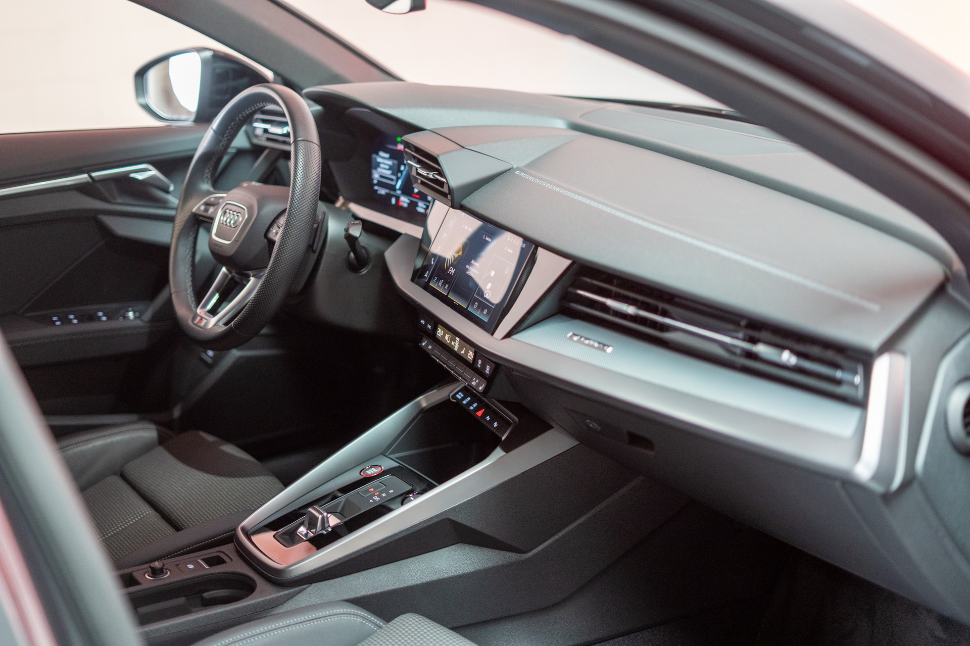 AUDI S3 Limousine 2.0 TFSI quattro S-Tronic / / Virtual Cockpit / Abstand-tempomat / Sitzheizung-image-15