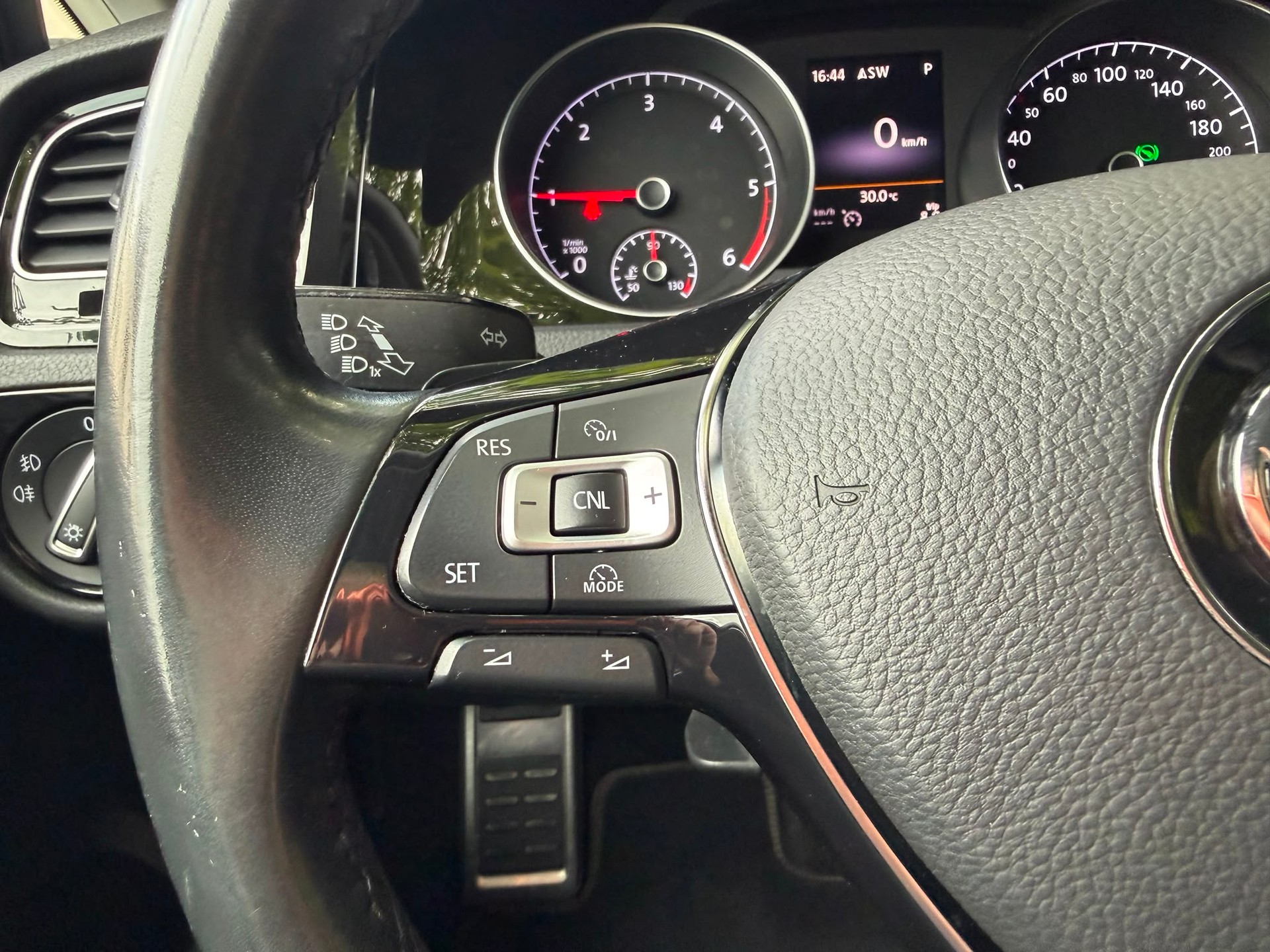 VW Golf 2.0 TDI Comfortline DSG-image-15