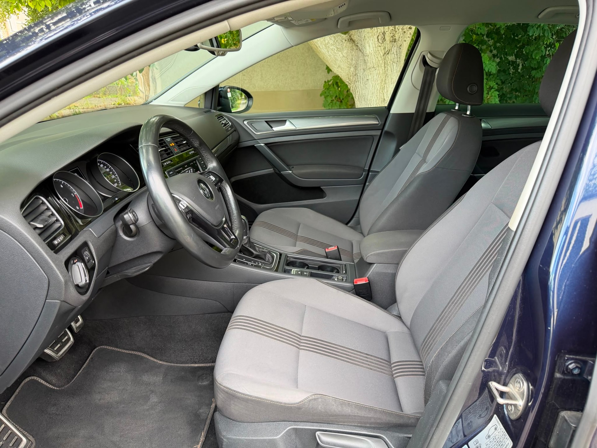 VW Golf 2.0 TDI Comfortline DSG-image-13