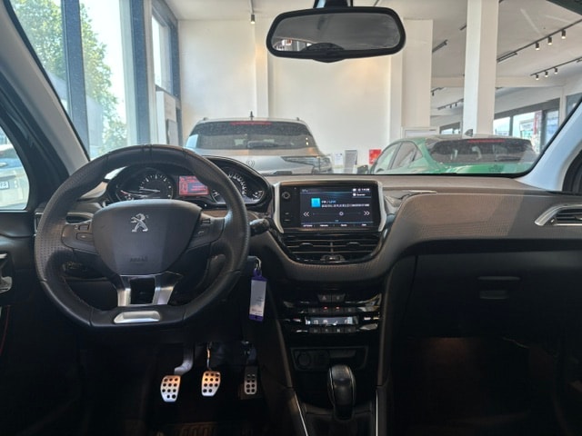 PEUGEOT 208 1.5 BlueHDi GT Line-image-9