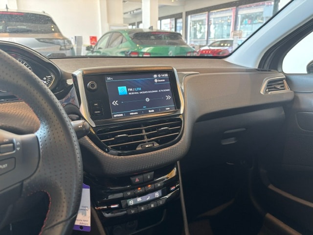 PEUGEOT 208 1.5 BlueHDi GT Line-image-8